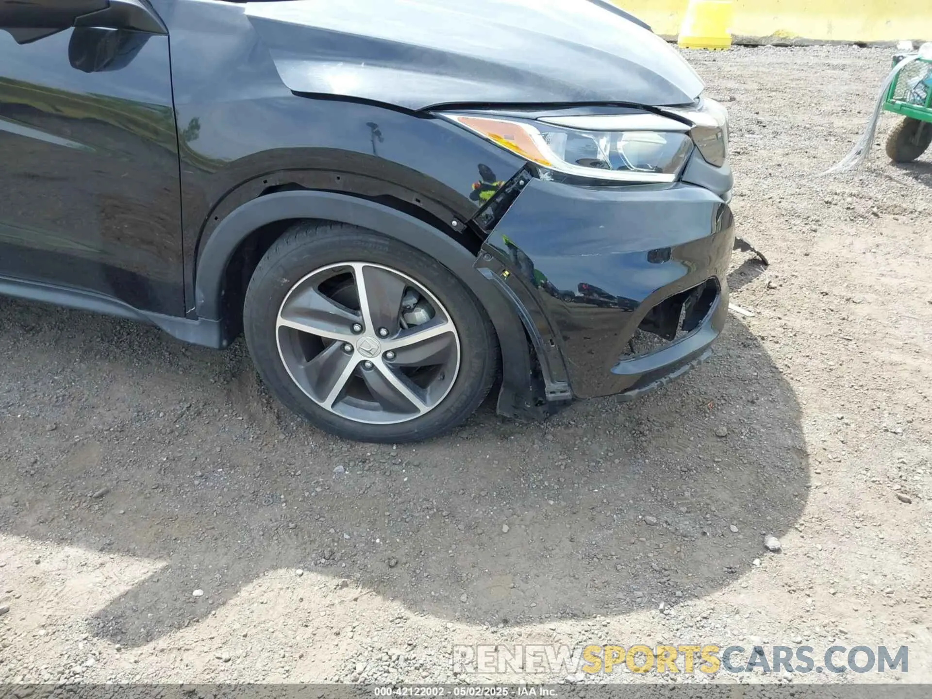 17 Photograph of a damaged car 3CZRU6H56NM712137 HONDA HR-V 2022