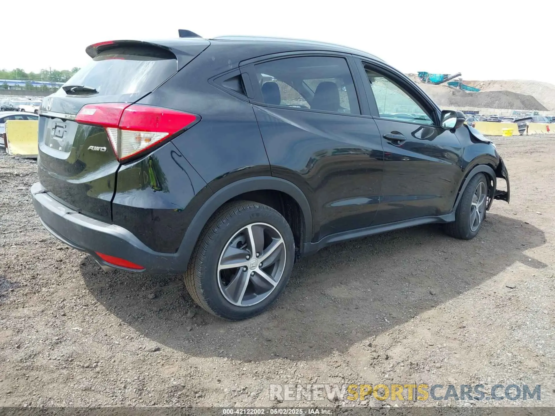 4 Photograph of a damaged car 3CZRU6H56NM712137 HONDA HR-V 2022