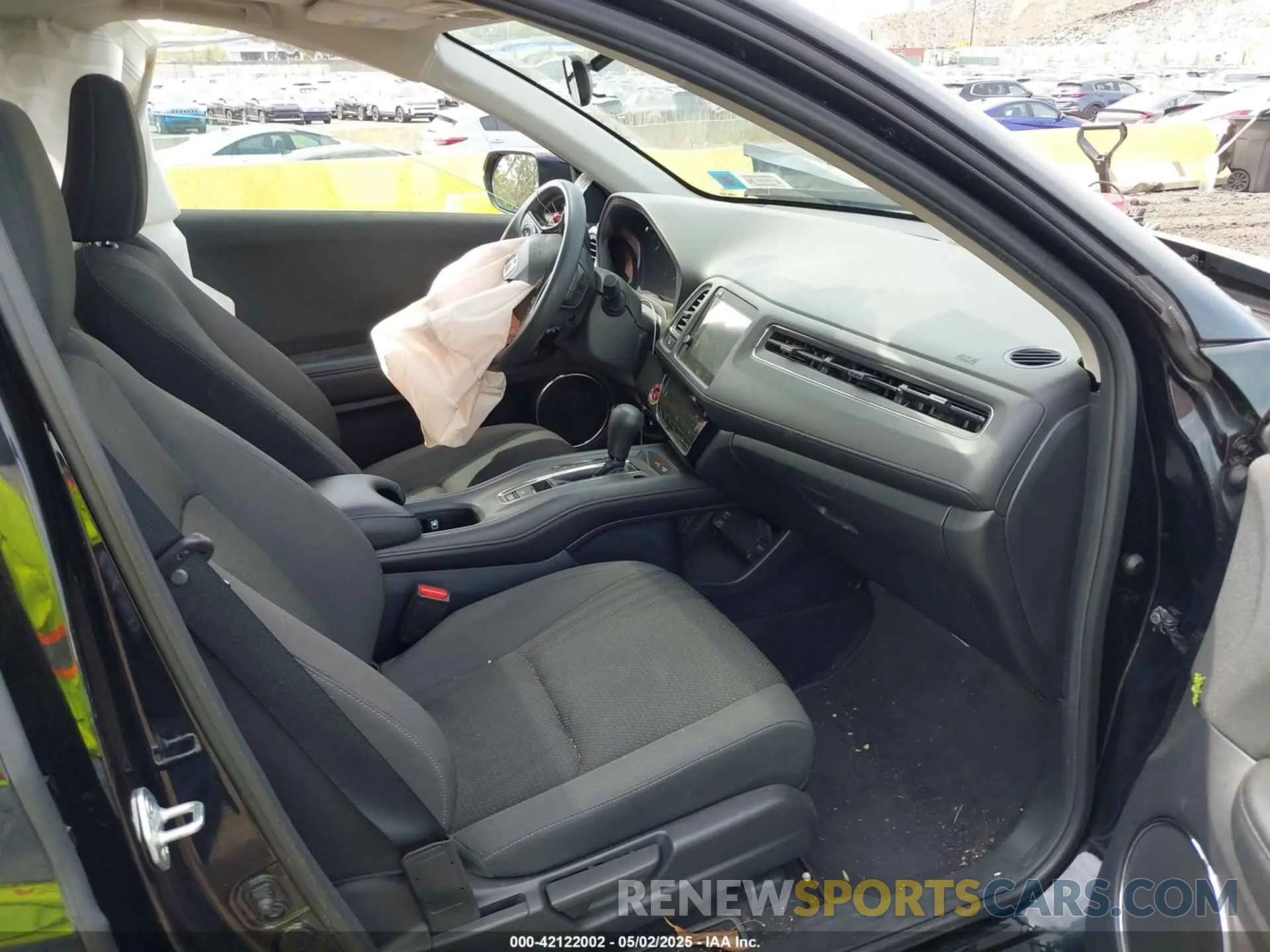 5 Photograph of a damaged car 3CZRU6H56NM712137 HONDA HR-V 2022