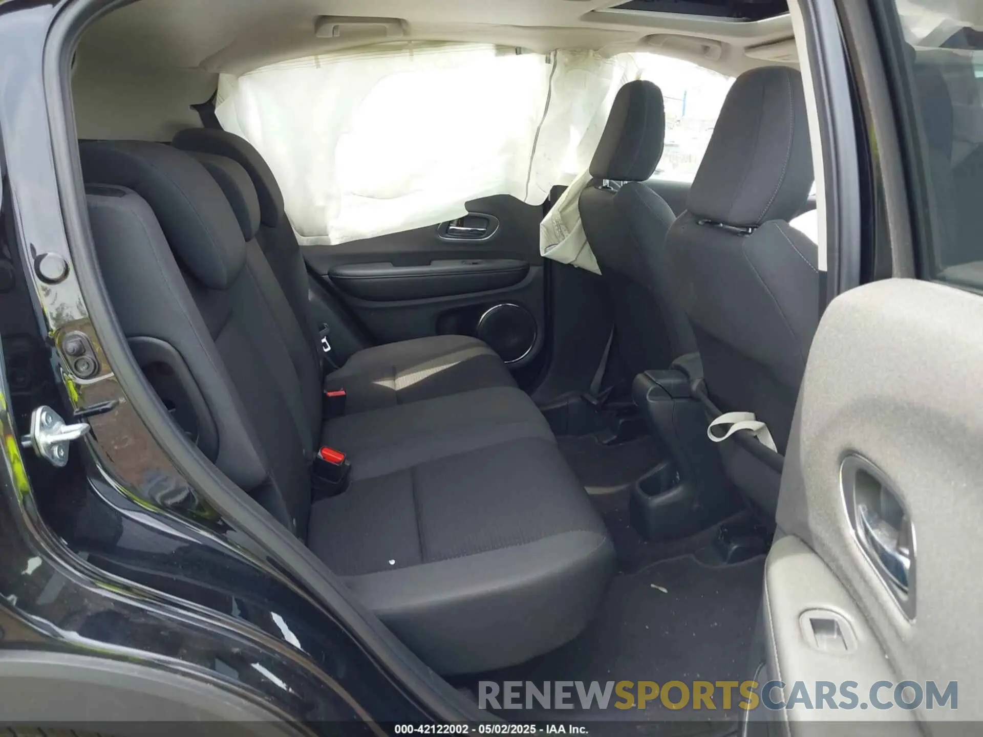 8 Photograph of a damaged car 3CZRU6H56NM712137 HONDA HR-V 2022