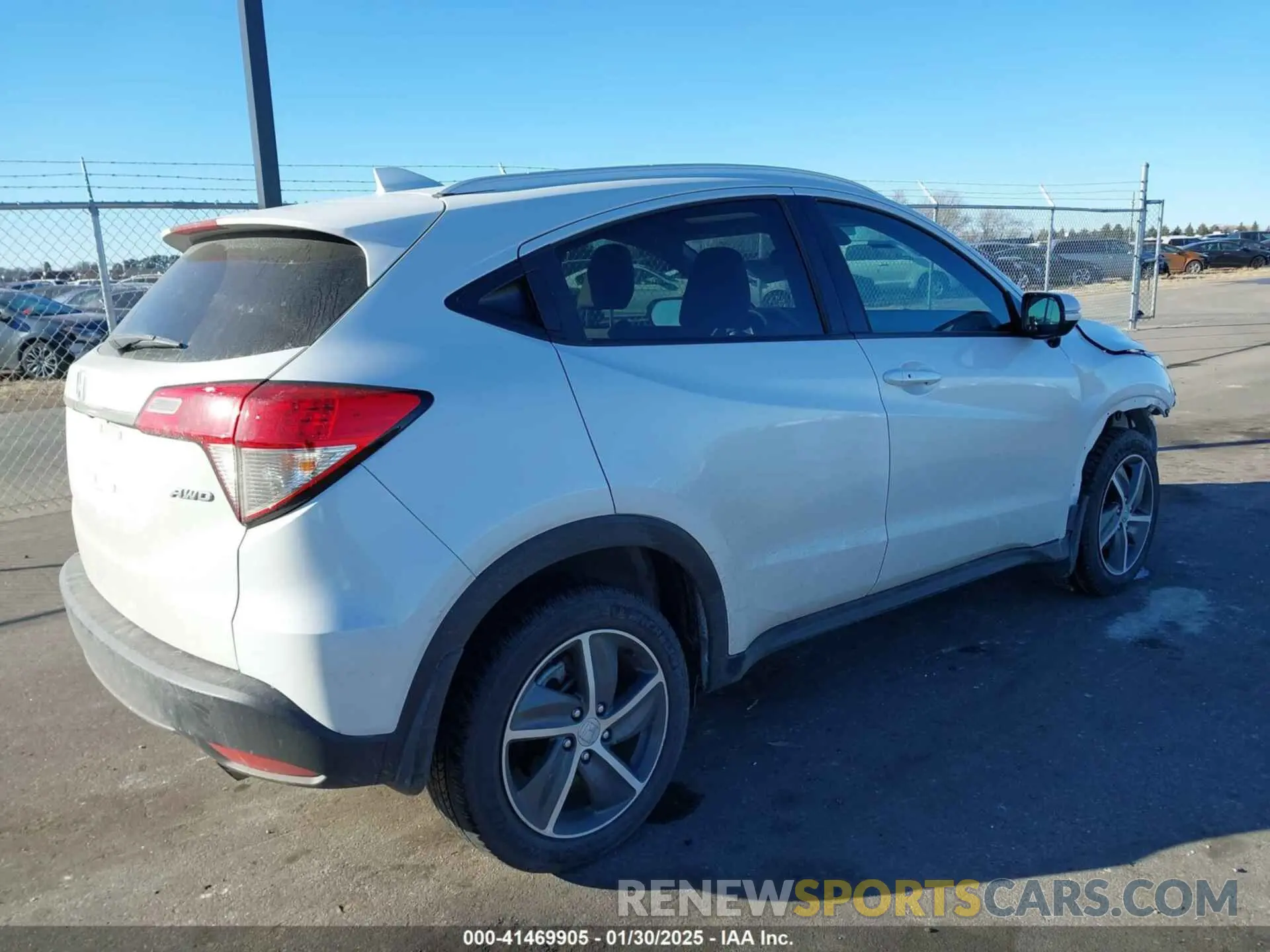 4 Photograph of a damaged car 3CZRU6H56NM719119 HONDA HR-V 2022