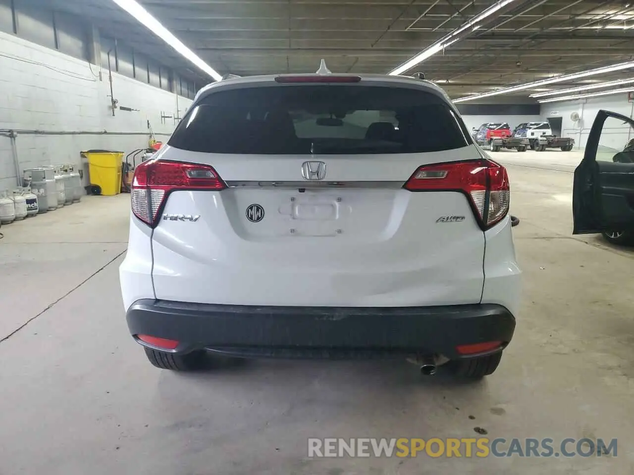 6 Photograph of a damaged car 3CZRU6H56NM760835 HONDA HR-V 2022
