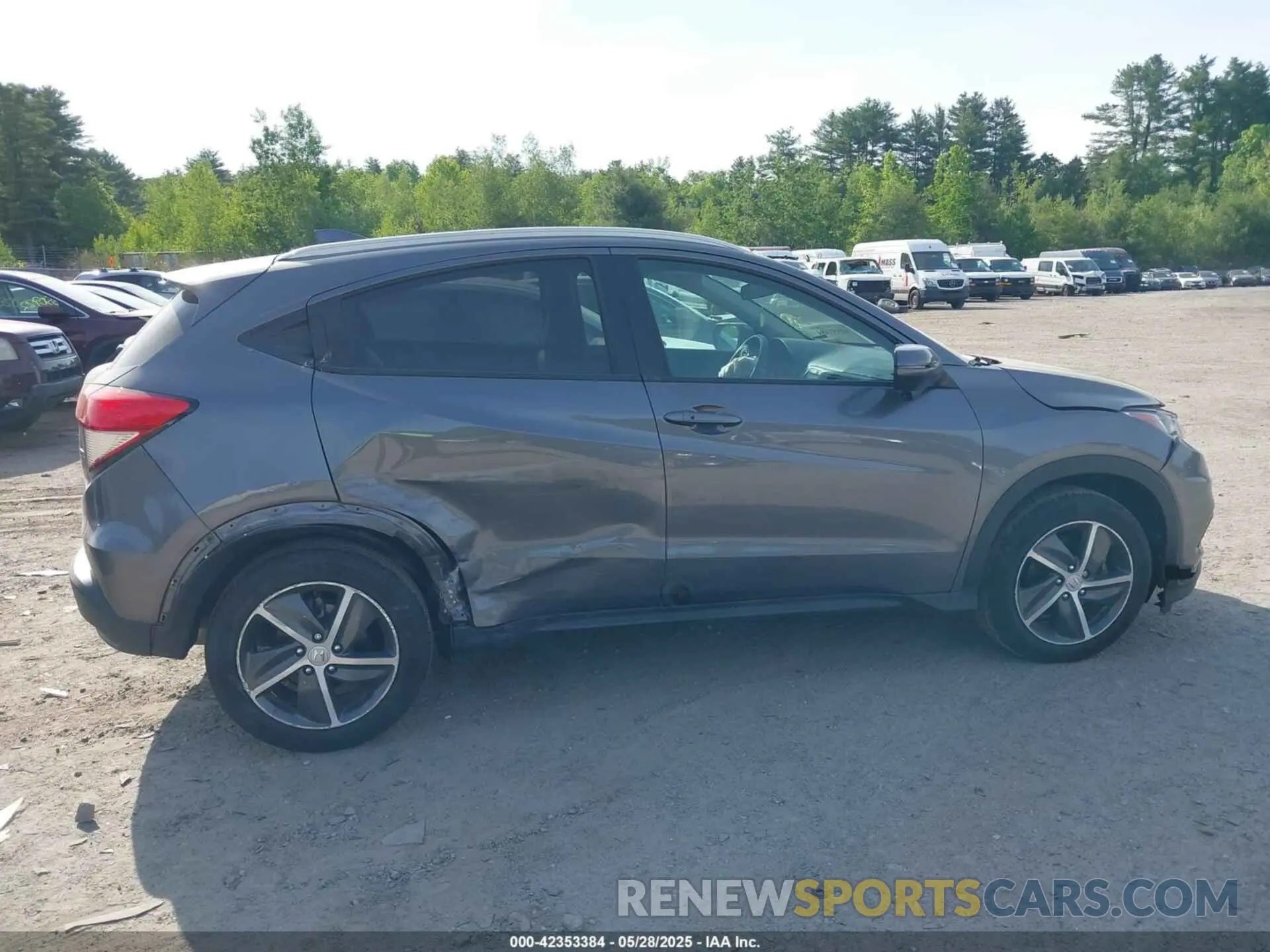 13 Photograph of a damaged car 3CZRU6H57NM715595 HONDA HR-V 2022
