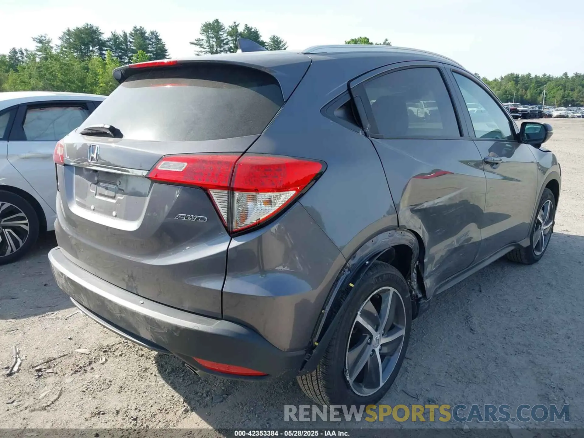 4 Photograph of a damaged car 3CZRU6H57NM715595 HONDA HR-V 2022
