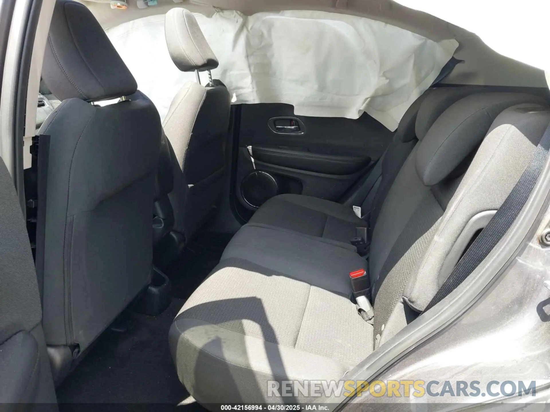 8 Photograph of a damaged car 3CZRU6H57NM718531 HONDA HR-V 2022