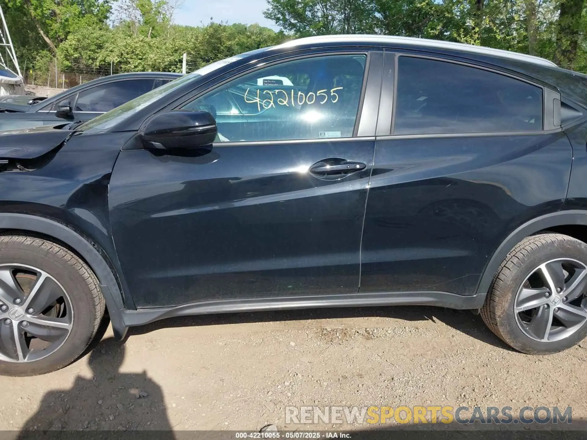 14 Photograph of a damaged car 3CZRU6H57NM725401 HONDA HR-V 2022