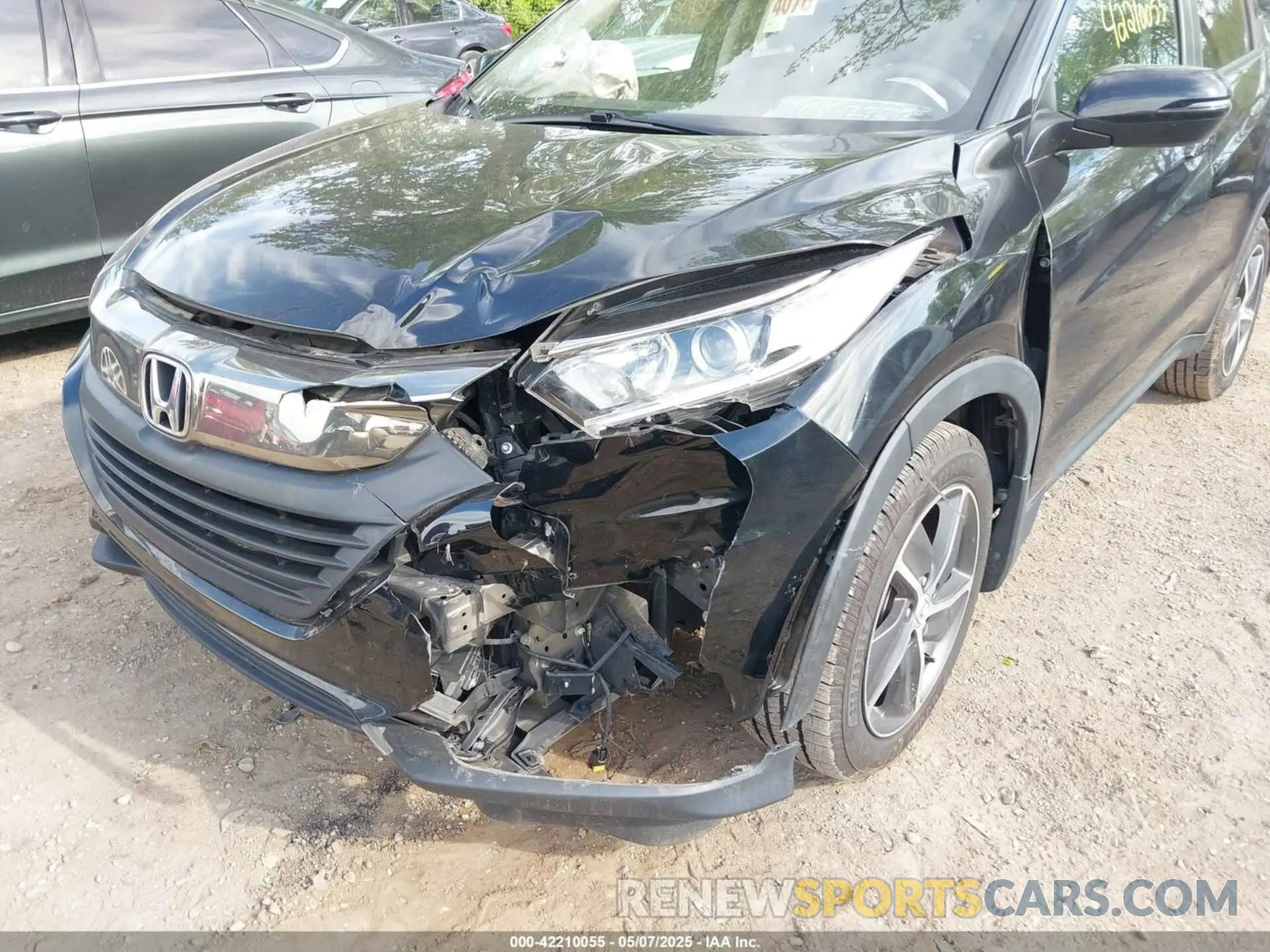 6 Photograph of a damaged car 3CZRU6H57NM725401 HONDA HR-V 2022