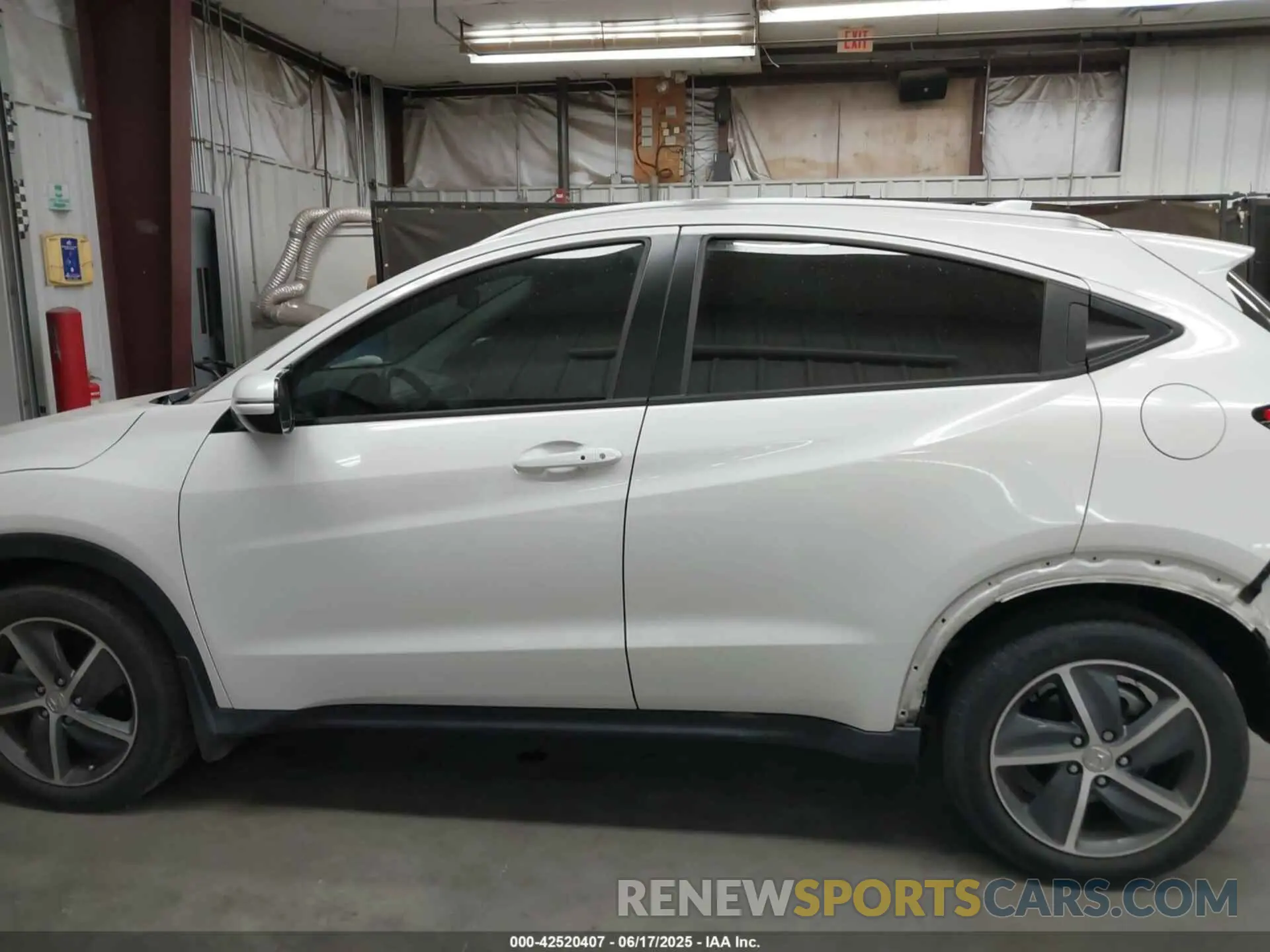 15 Photograph of a damaged car 3CZRU6H57NM730372 HONDA HR-V 2022