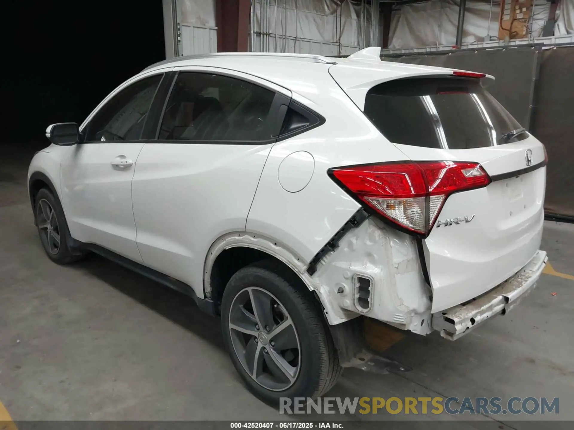 3 Photograph of a damaged car 3CZRU6H57NM730372 HONDA HR-V 2022