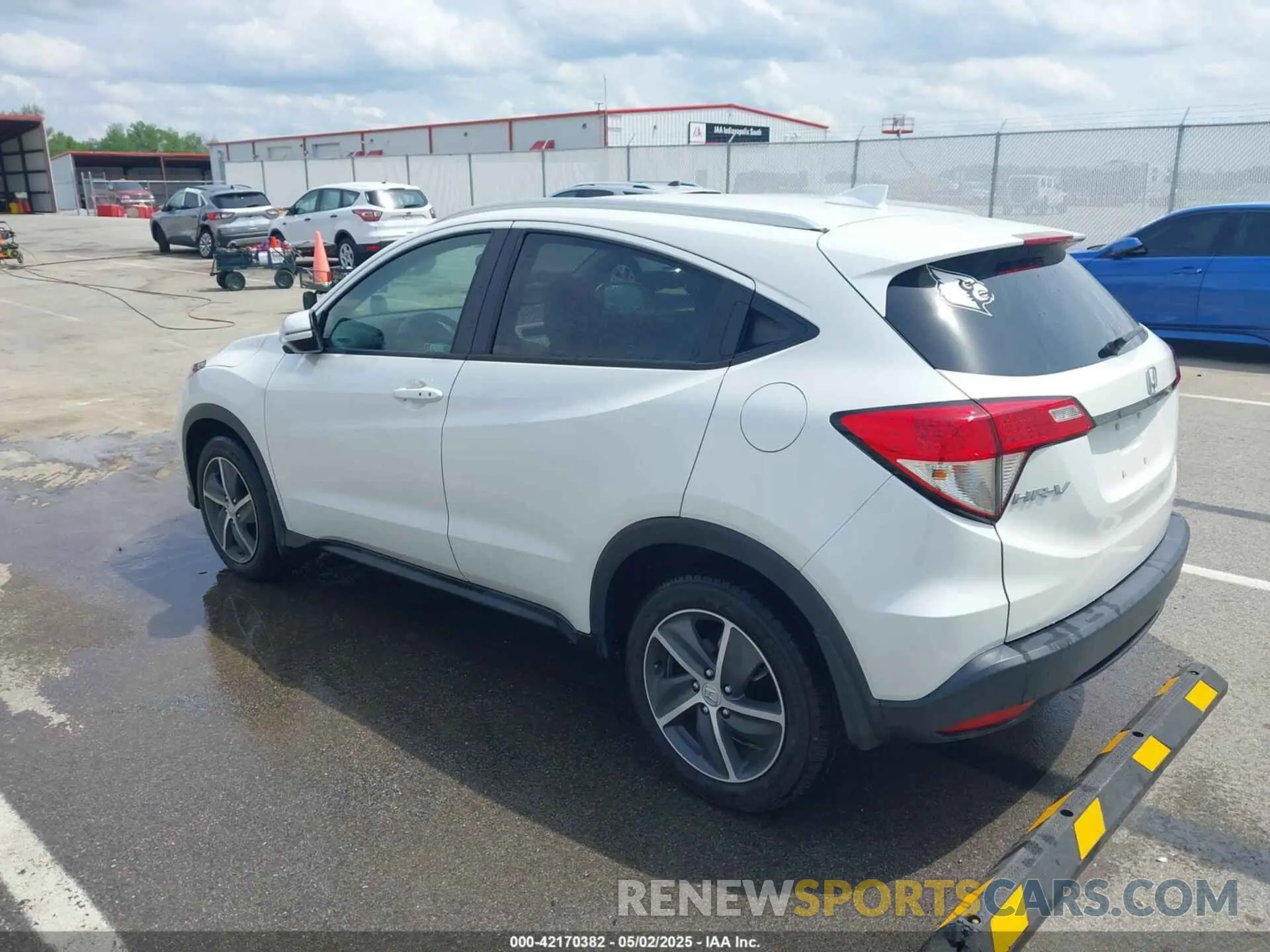 3 Photograph of a damaged car 3CZRU6H57NM741839 HONDA HR-V 2022