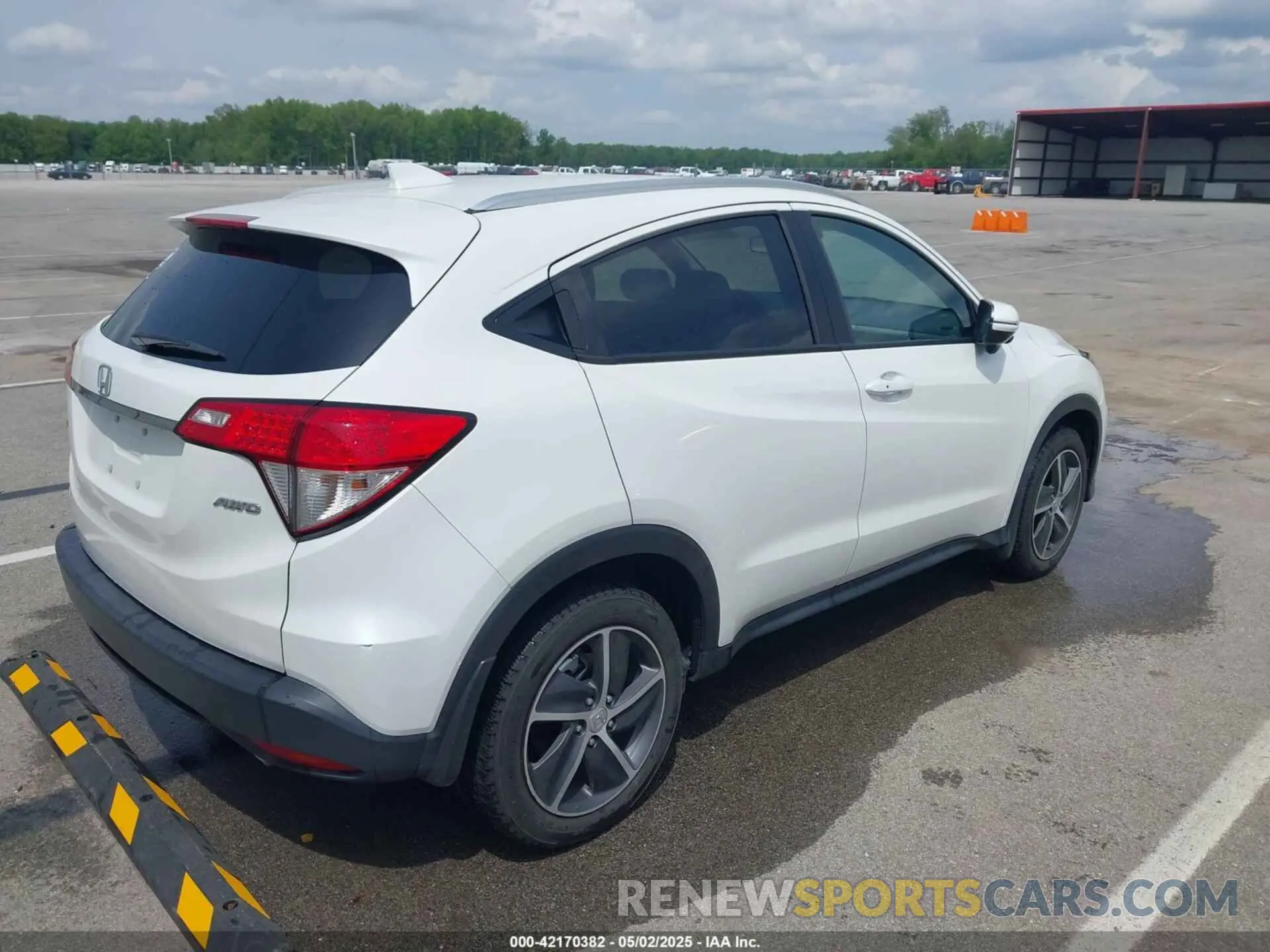 4 Photograph of a damaged car 3CZRU6H57NM741839 HONDA HR-V 2022