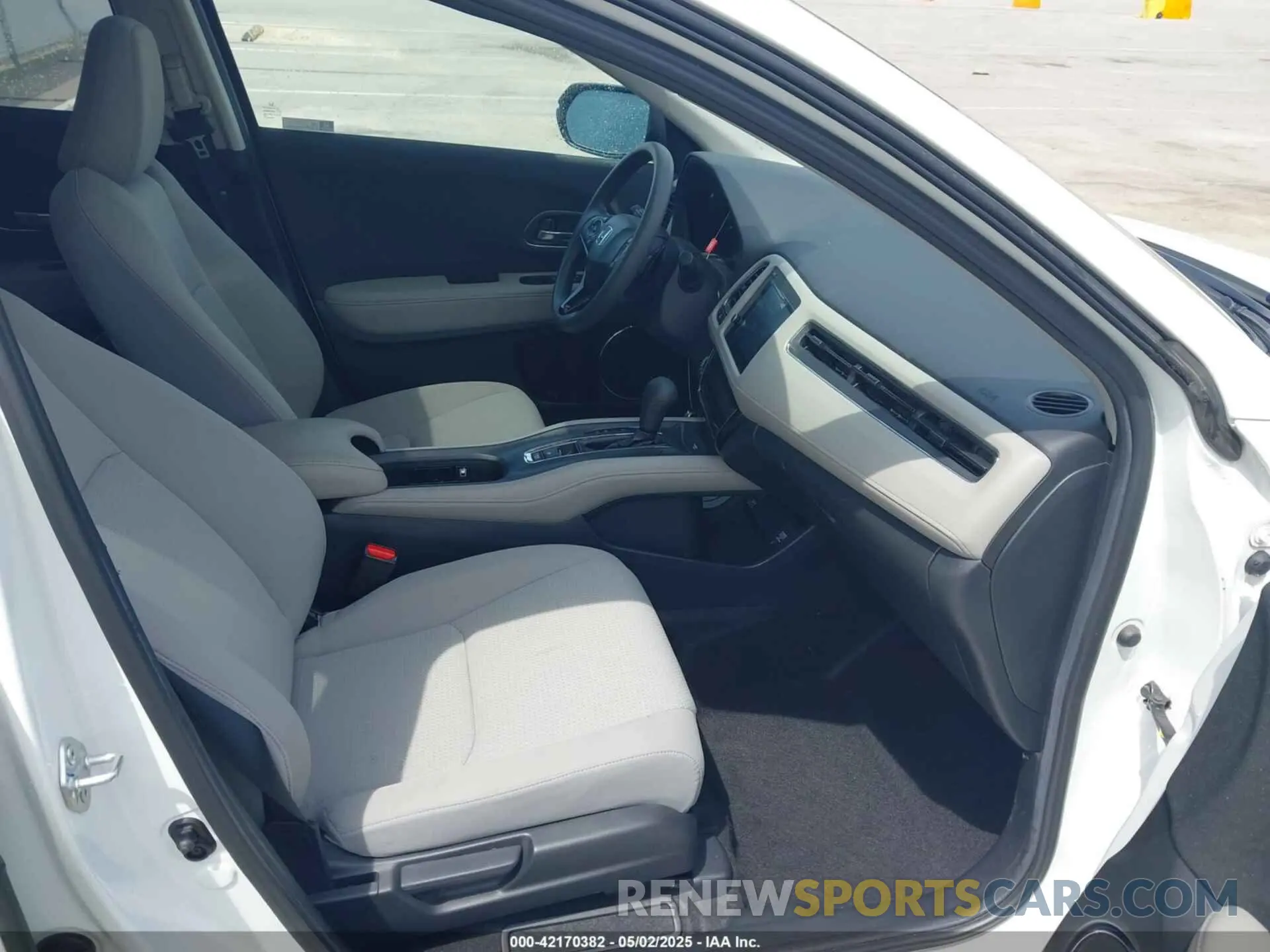 5 Photograph of a damaged car 3CZRU6H57NM741839 HONDA HR-V 2022