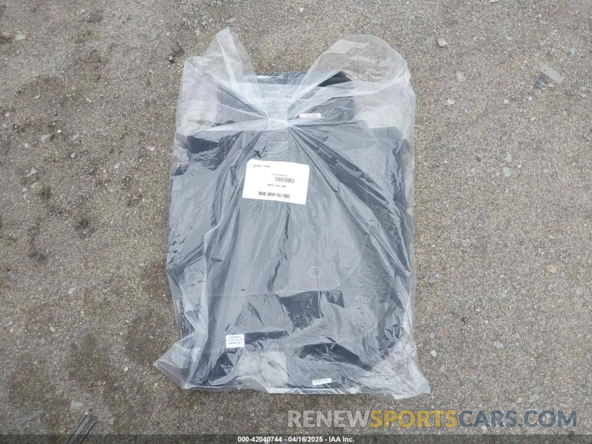12 Photograph of a damaged car 3CZRU6H57NM741954 HONDA HR-V 2022