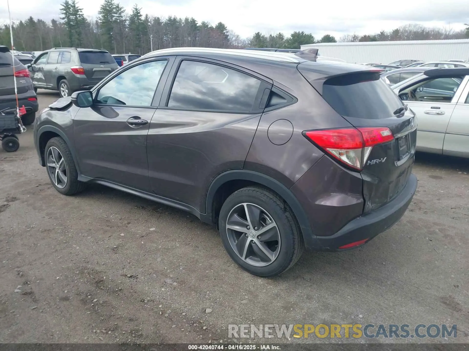 3 Photograph of a damaged car 3CZRU6H57NM741954 HONDA HR-V 2022