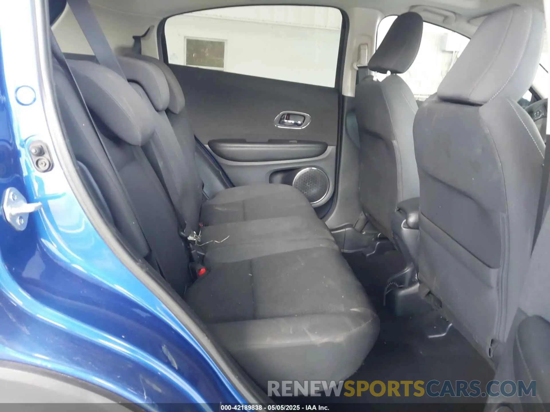 8 Photograph of a damaged car 3CZRU6H57NM757670 HONDA HR-V 2022