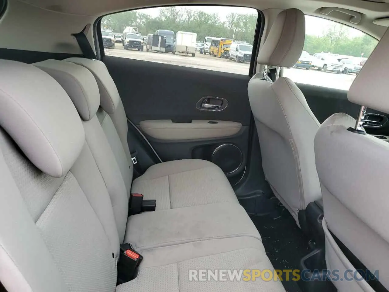 11 Photograph of a damaged car 3CZRU6H58NM702953 HONDA HR-V 2022