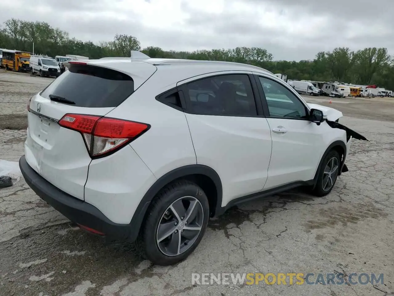 3 Photograph of a damaged car 3CZRU6H58NM702953 HONDA HR-V 2022