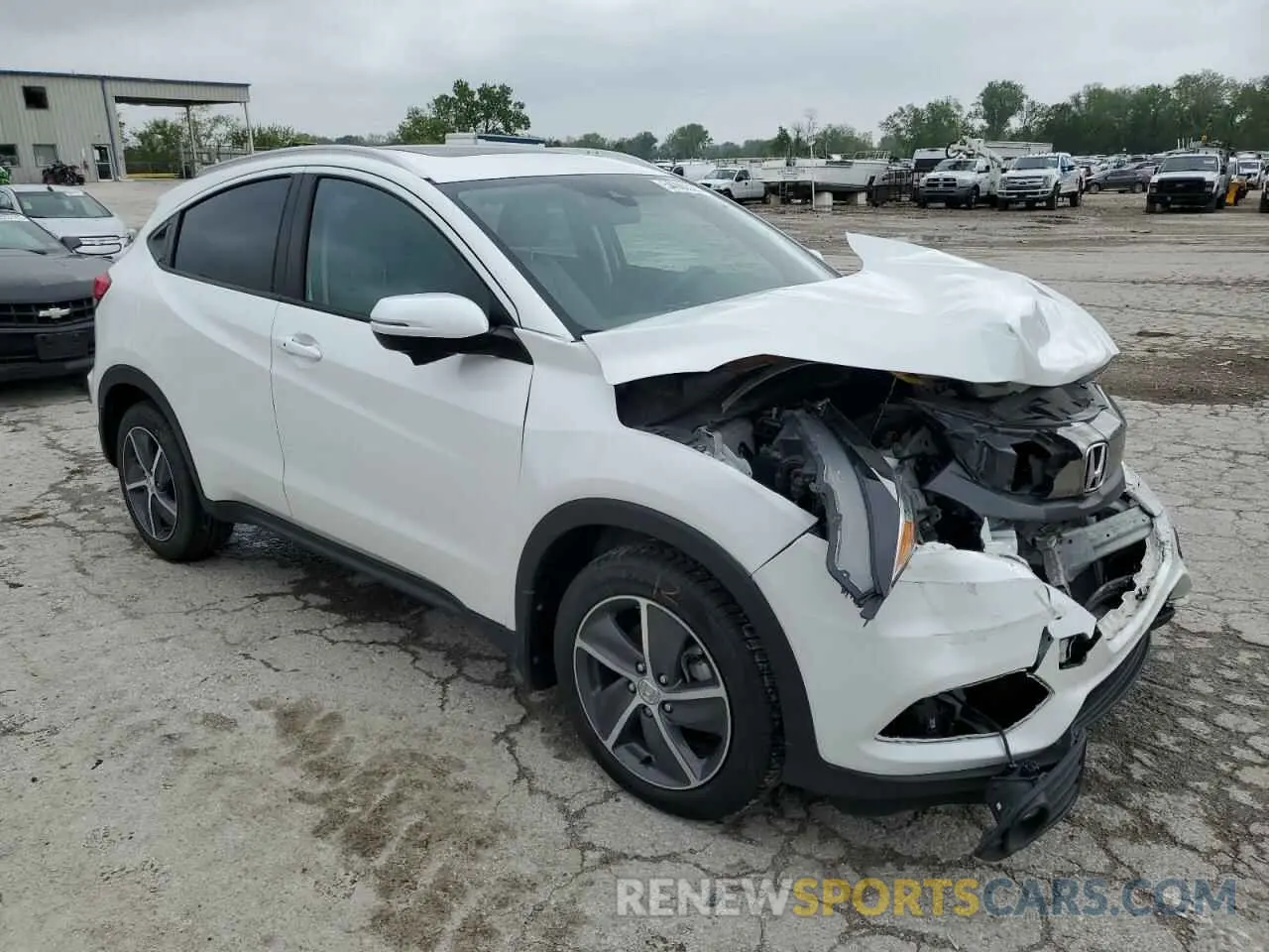 4 Photograph of a damaged car 3CZRU6H58NM702953 HONDA HR-V 2022