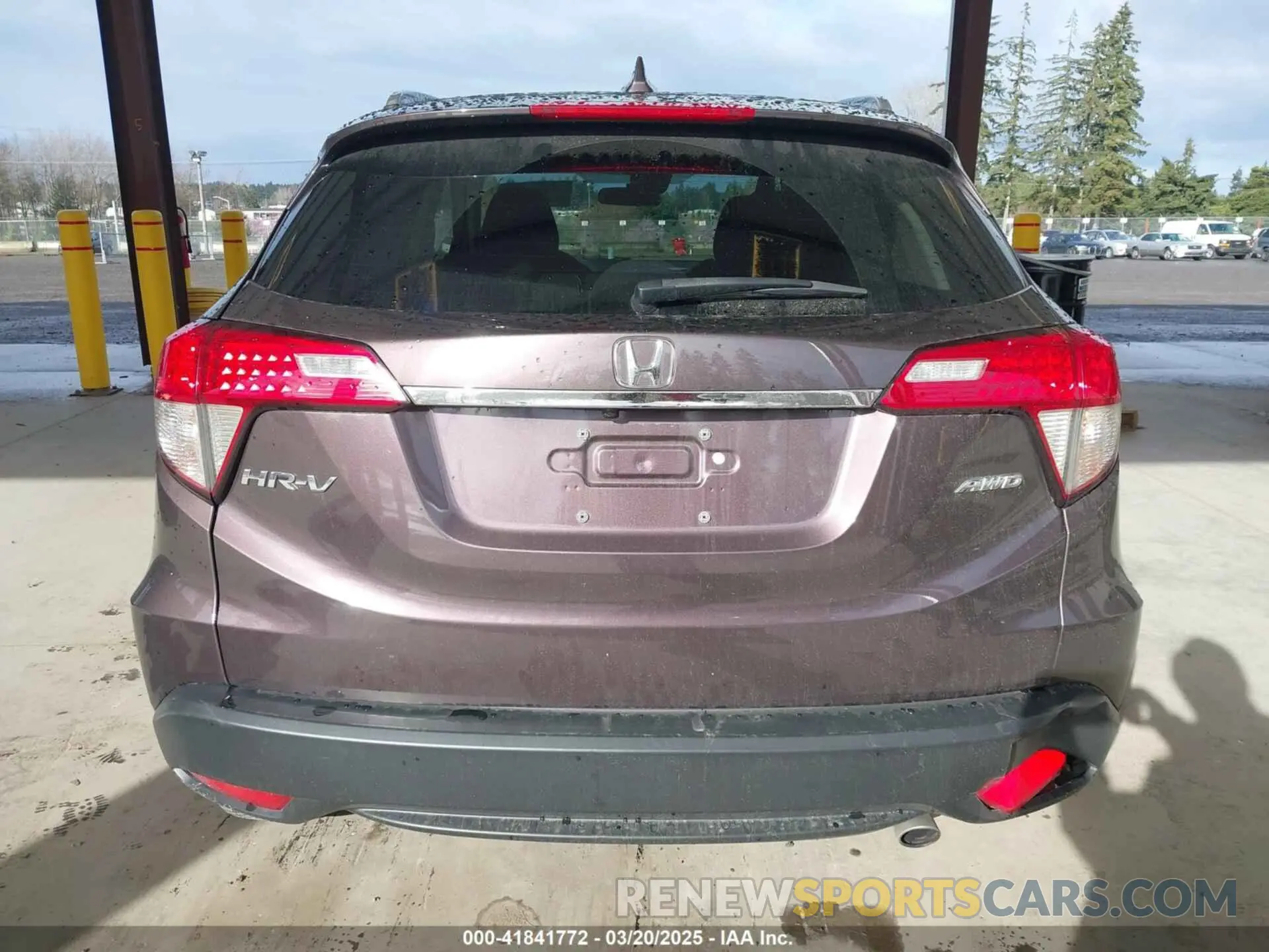 17 Photograph of a damaged car 3CZRU6H58NM705142 HONDA HR-V 2022