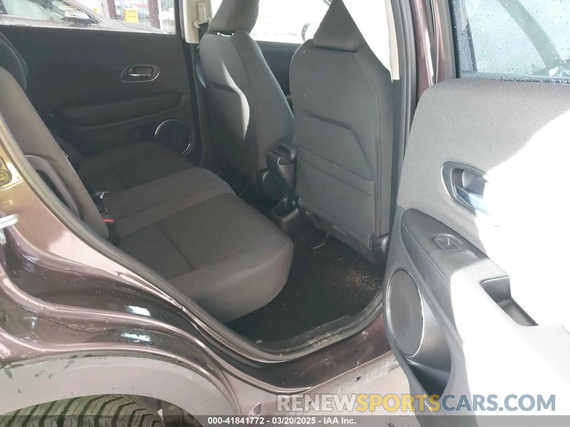 8 Photograph of a damaged car 3CZRU6H58NM705142 HONDA HR-V 2022