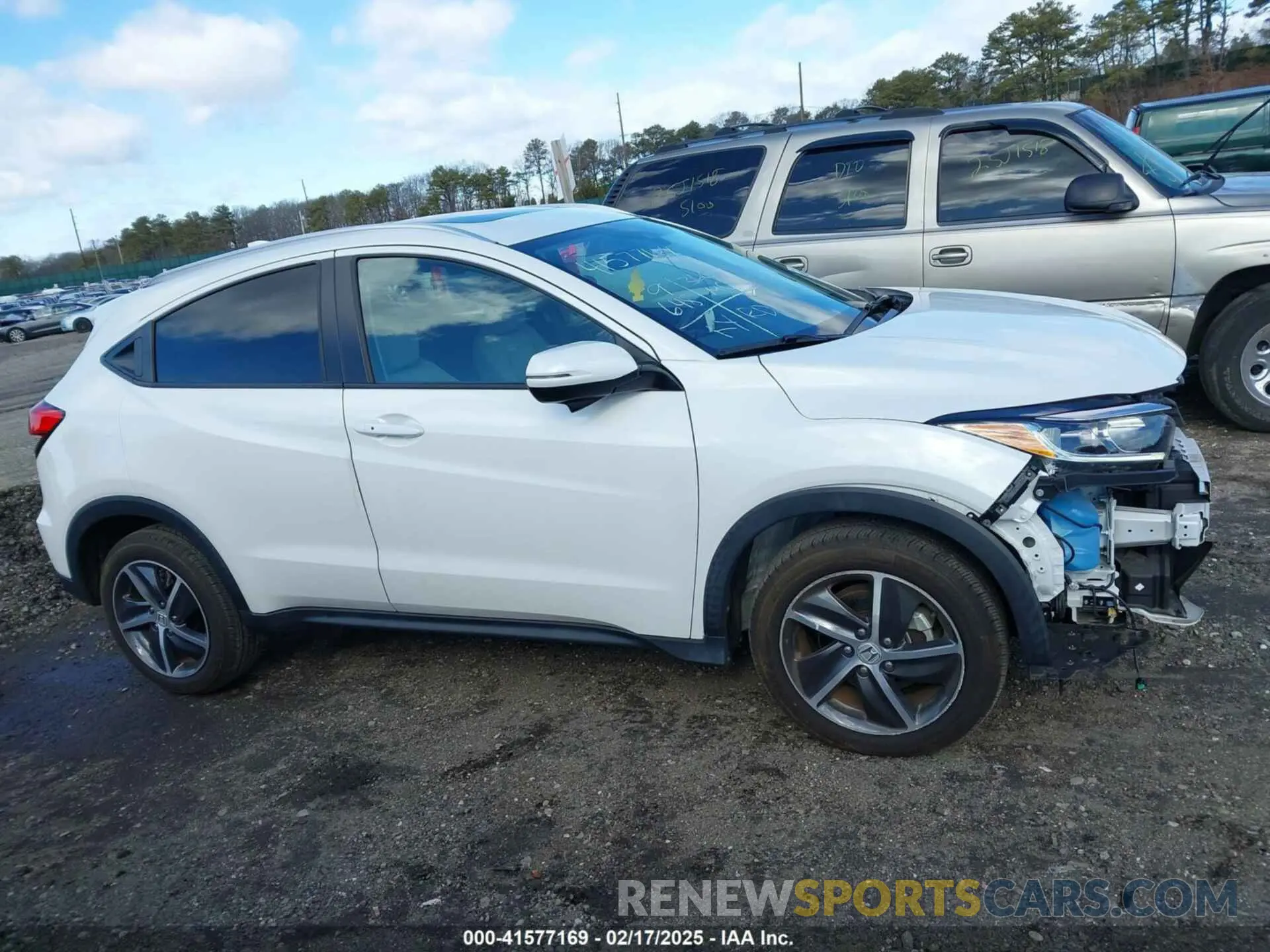 14 Photograph of a damaged car 3CZRU6H58NM722653 HONDA HR-V 2022
