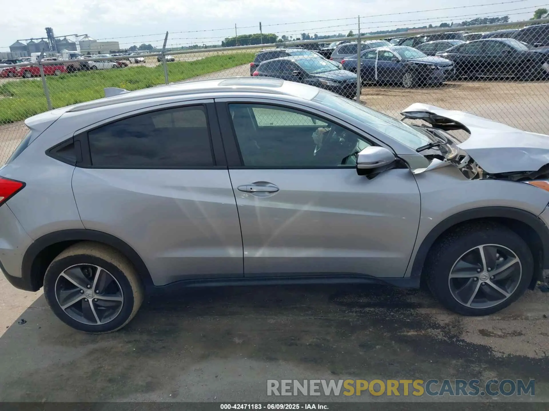 13 Photograph of a damaged car 3CZRU6H58NM766653 HONDA HR-V 2022
