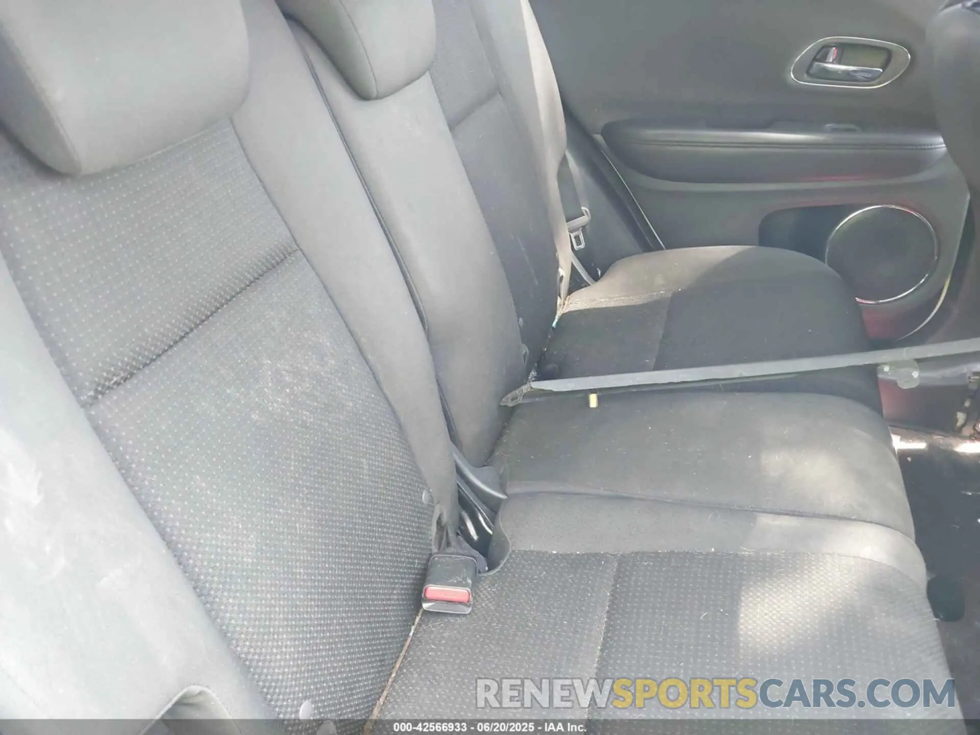 8 Photograph of a damaged car 3CZRU6H59NM730339 HONDA HR-V 2022