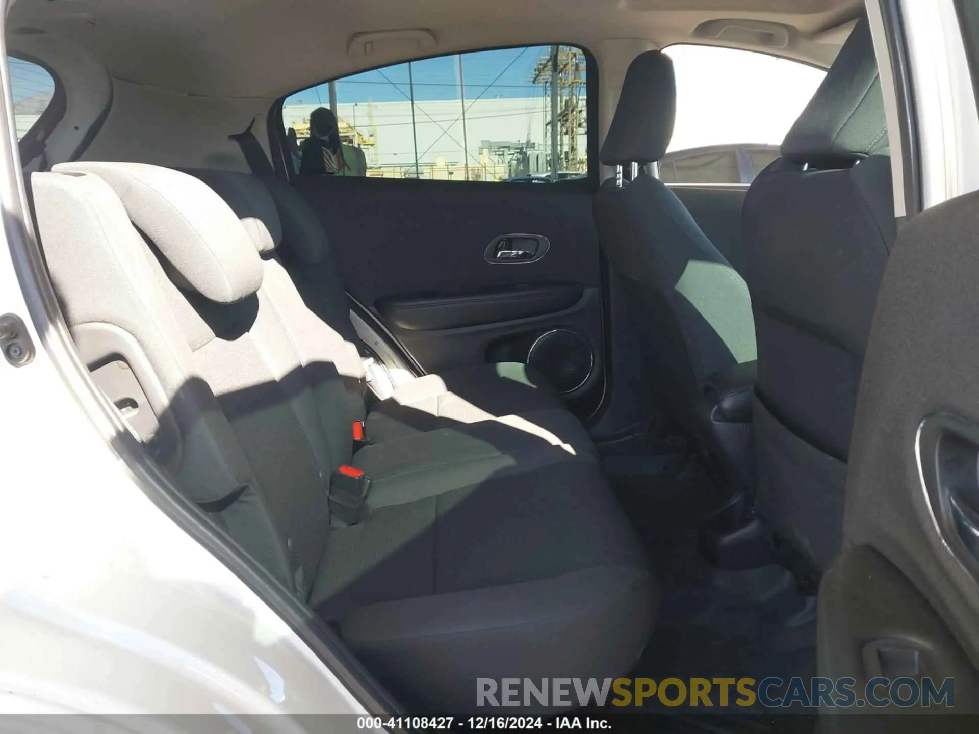 8 Photograph of a damaged car 3CZRU6H59NM771943 HONDA HR-V 2022