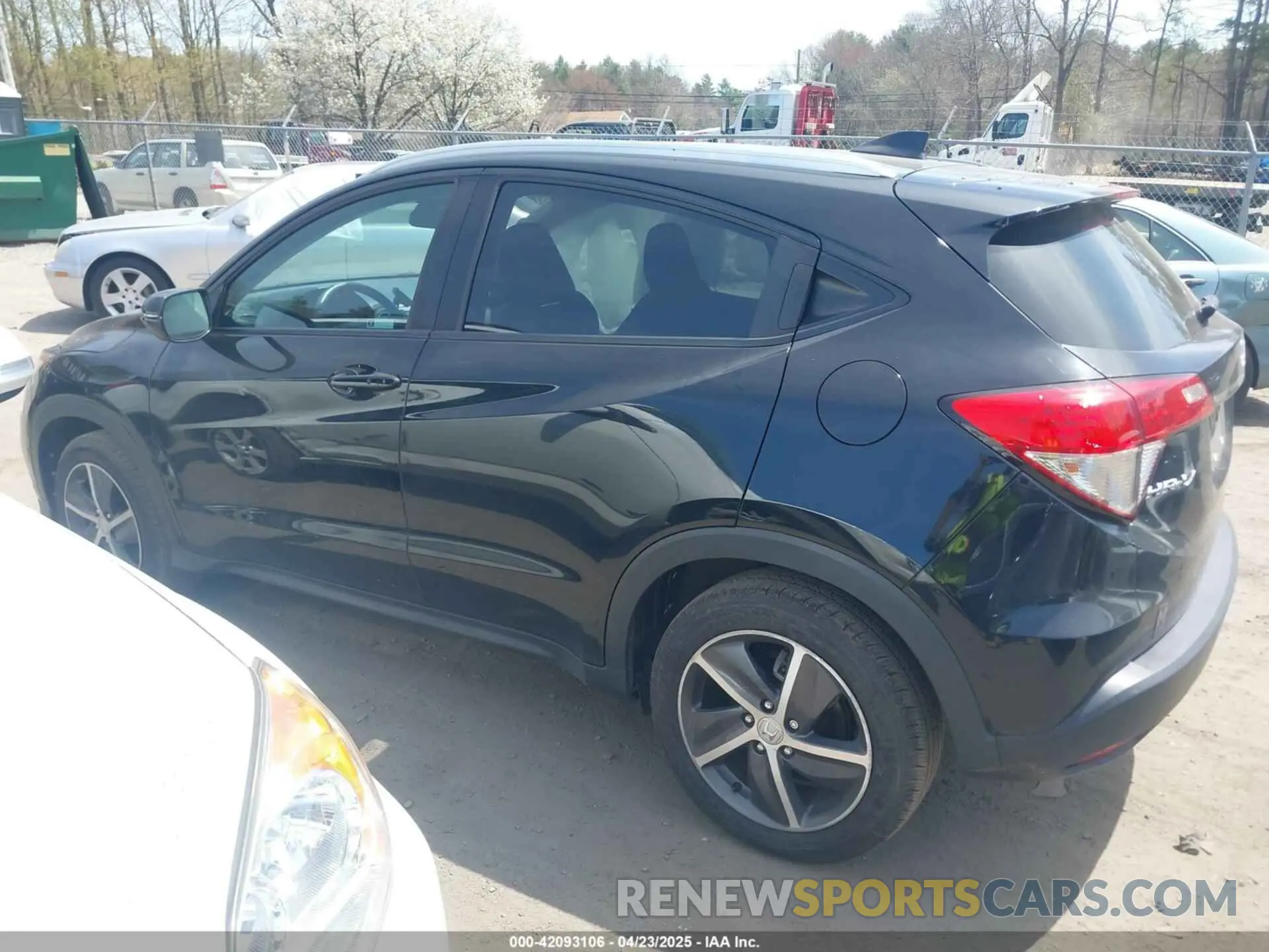 14 Photograph of a damaged car 3CZRU6H5XNM724887 HONDA HR-V 2022