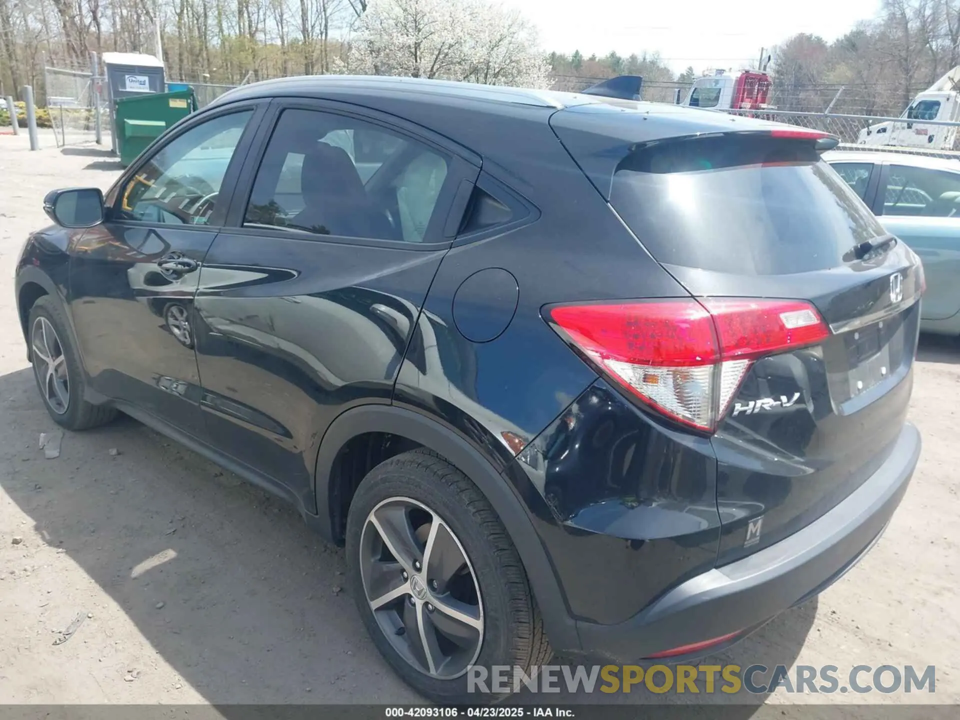 3 Photograph of a damaged car 3CZRU6H5XNM724887 HONDA HR-V 2022