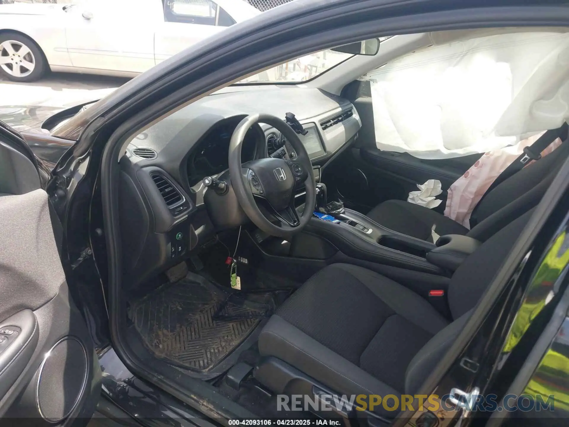 5 Photograph of a damaged car 3CZRU6H5XNM724887 HONDA HR-V 2022