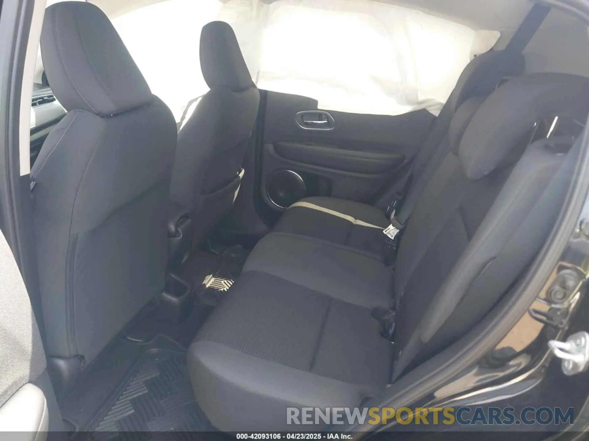 8 Photograph of a damaged car 3CZRU6H5XNM724887 HONDA HR-V 2022
