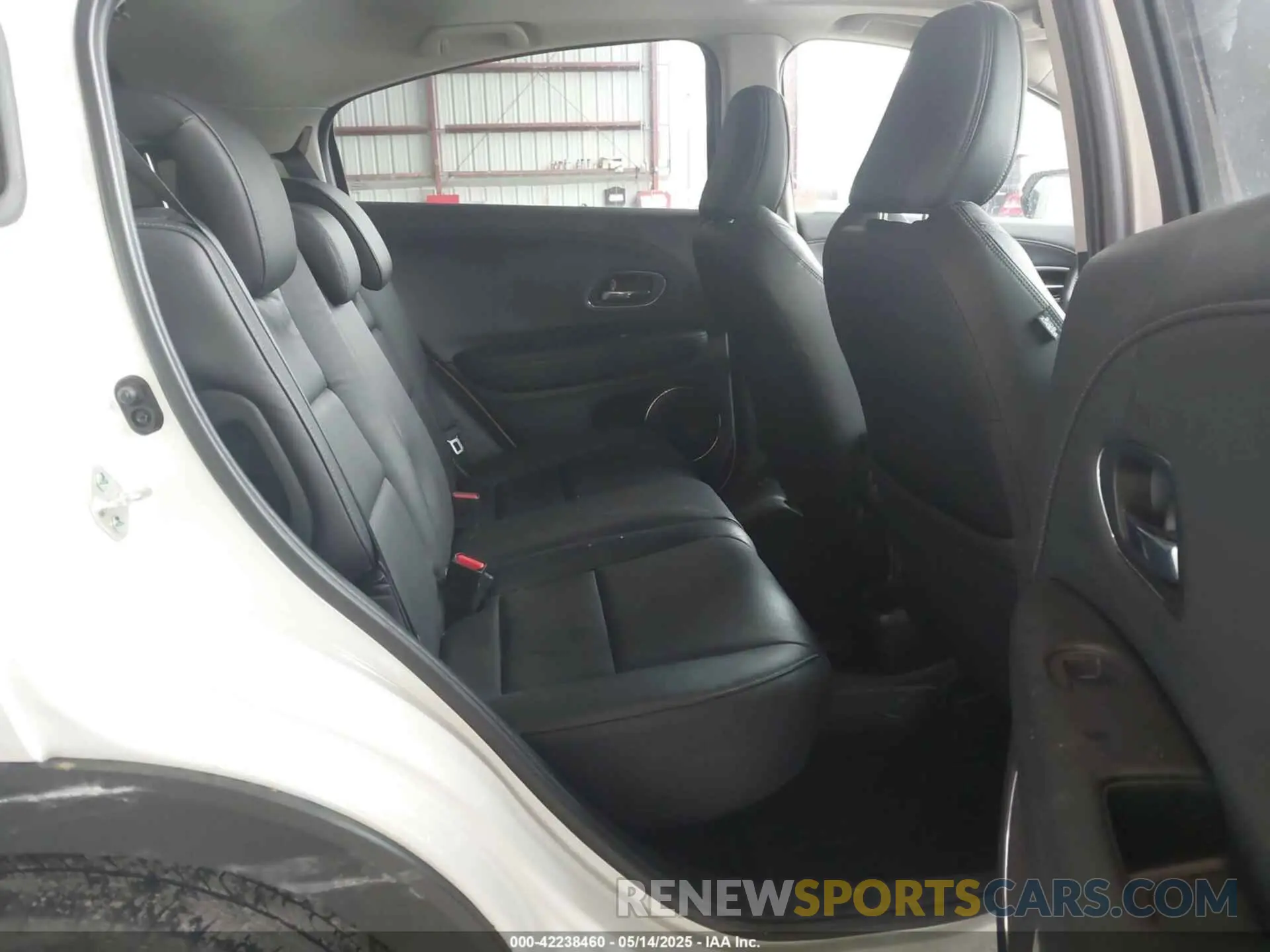 8 Photograph of a damaged car 3CZRU6H70NM719876 HONDA HR-V 2022