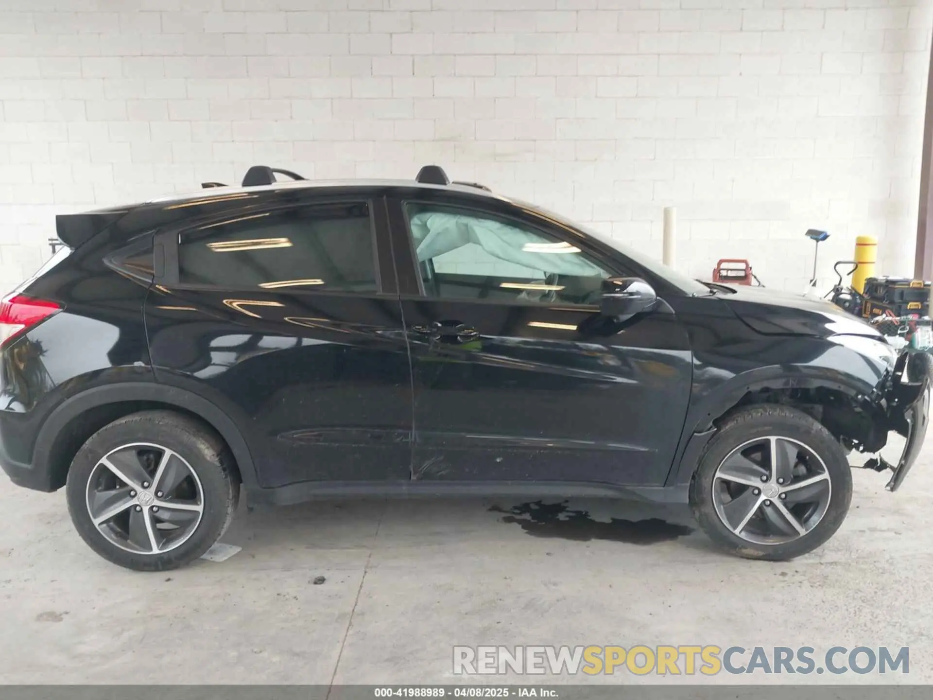 13 Photograph of a damaged car 3CZRU6H72NM719703 HONDA HR-V 2022