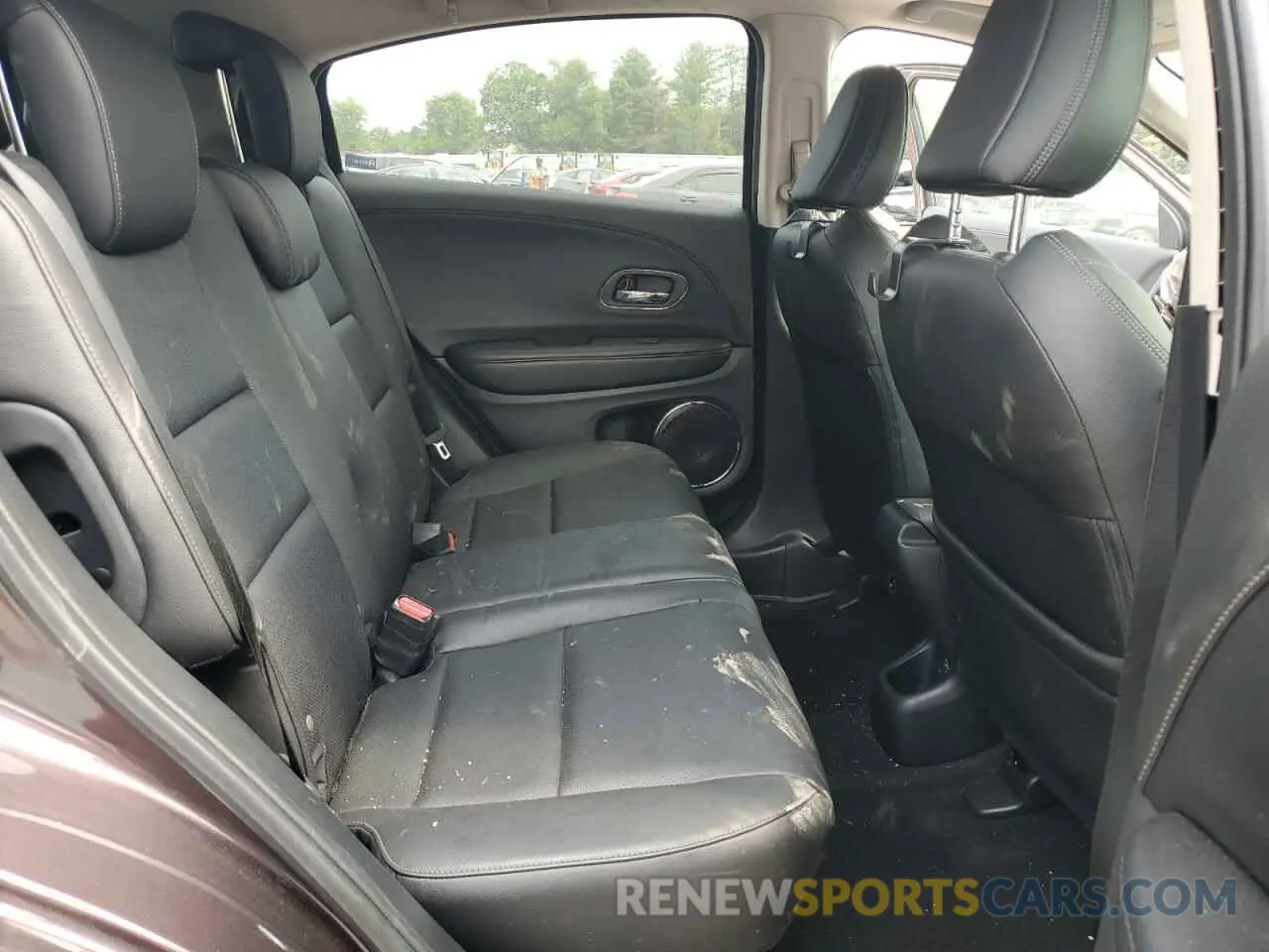 11 Photograph of a damaged car 3CZRU6H73NM731939 HONDA HR-V 2022