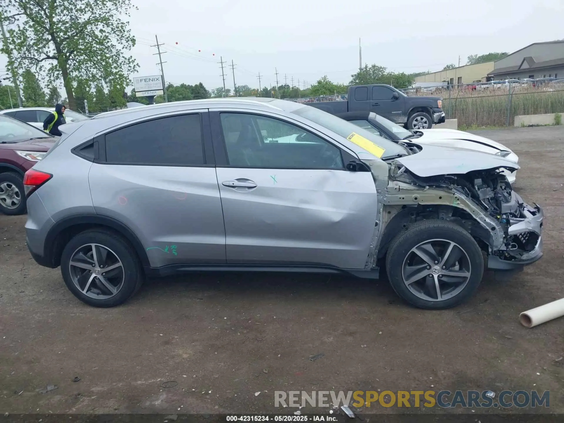 14 Photograph of a damaged car 3CZRU6H73NM747607 HONDA HR-V 2022