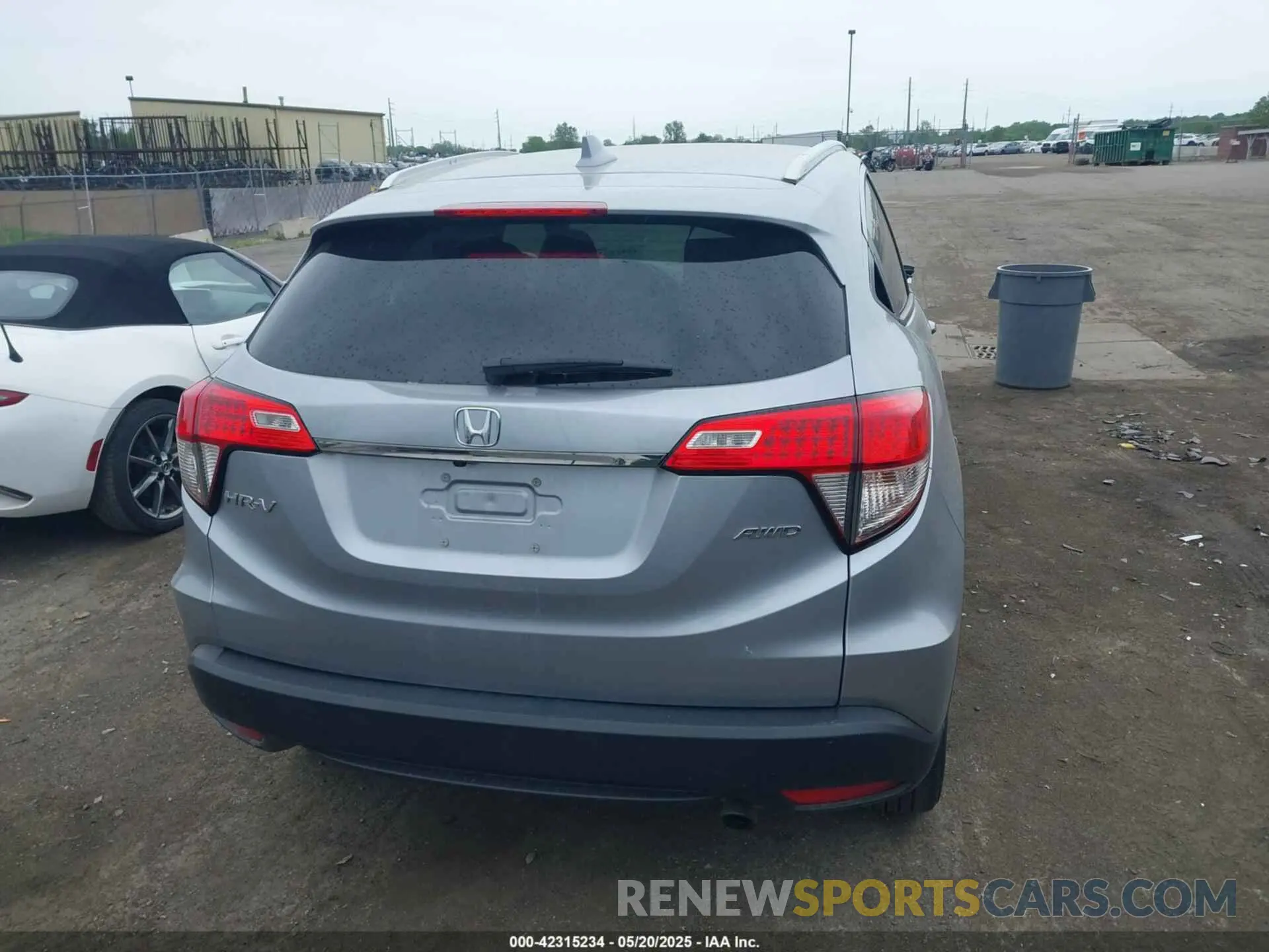17 Photograph of a damaged car 3CZRU6H73NM747607 HONDA HR-V 2022
