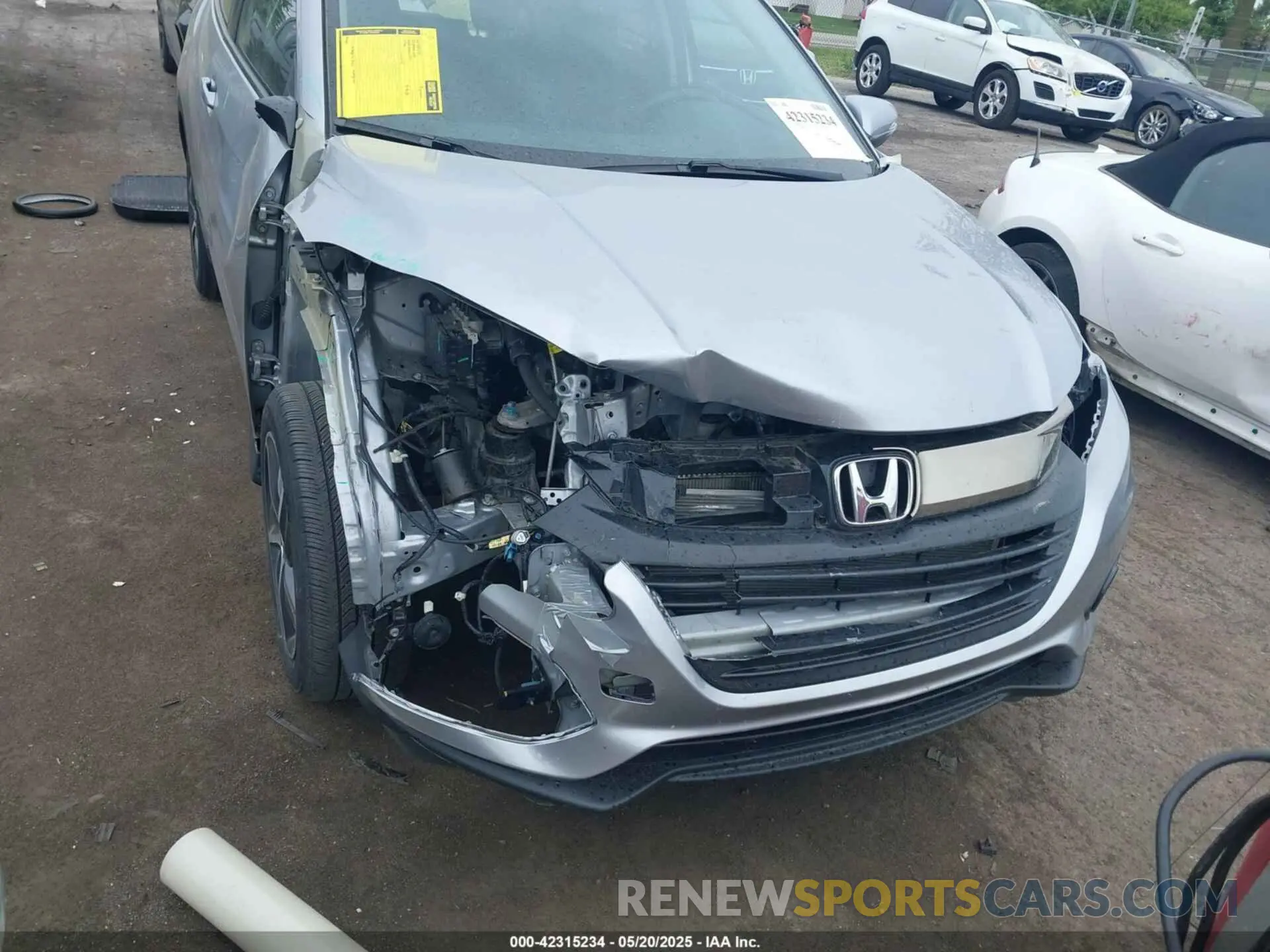 18 Photograph of a damaged car 3CZRU6H73NM747607 HONDA HR-V 2022