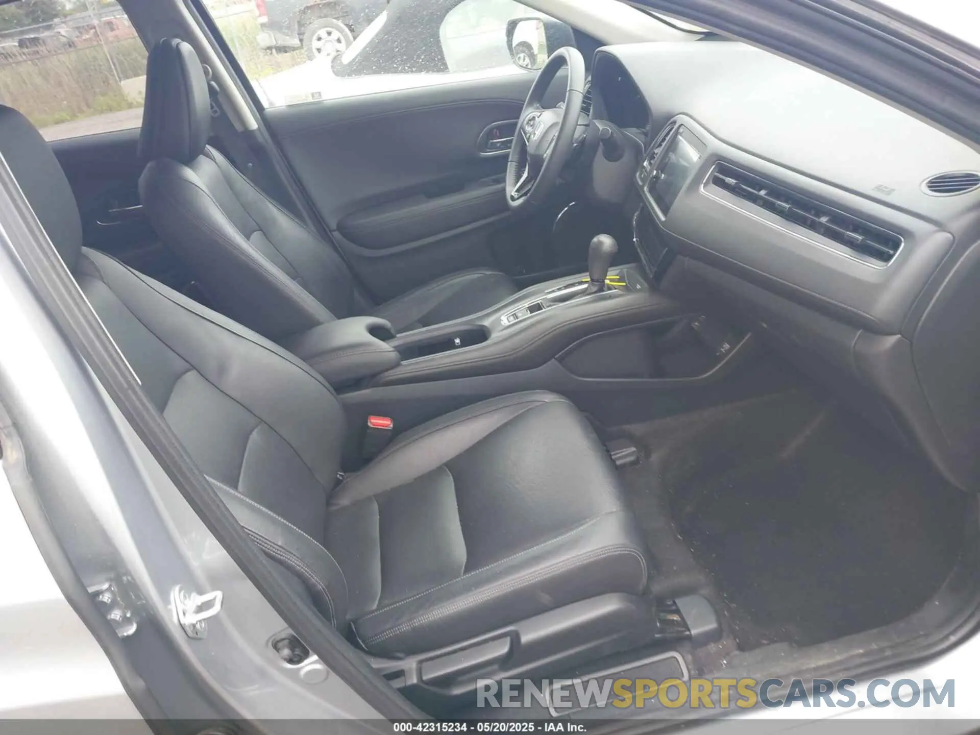 5 Photograph of a damaged car 3CZRU6H73NM747607 HONDA HR-V 2022