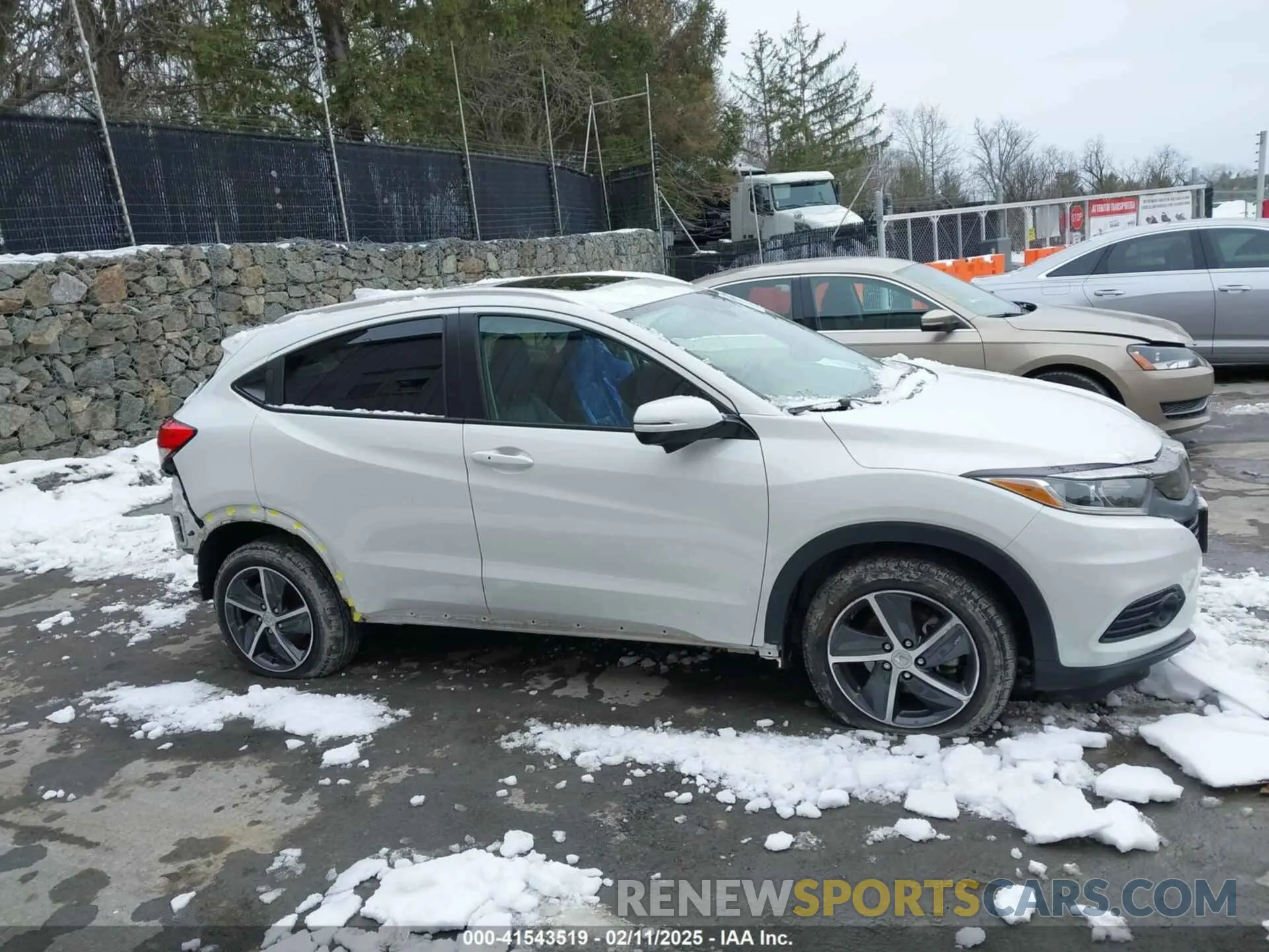 13 Photograph of a damaged car 3CZRU6H74NM725048 HONDA HR-V 2022