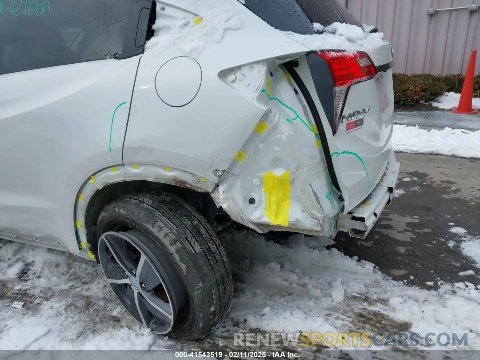 6 Photograph of a damaged car 3CZRU6H74NM725048 HONDA HR-V 2022
