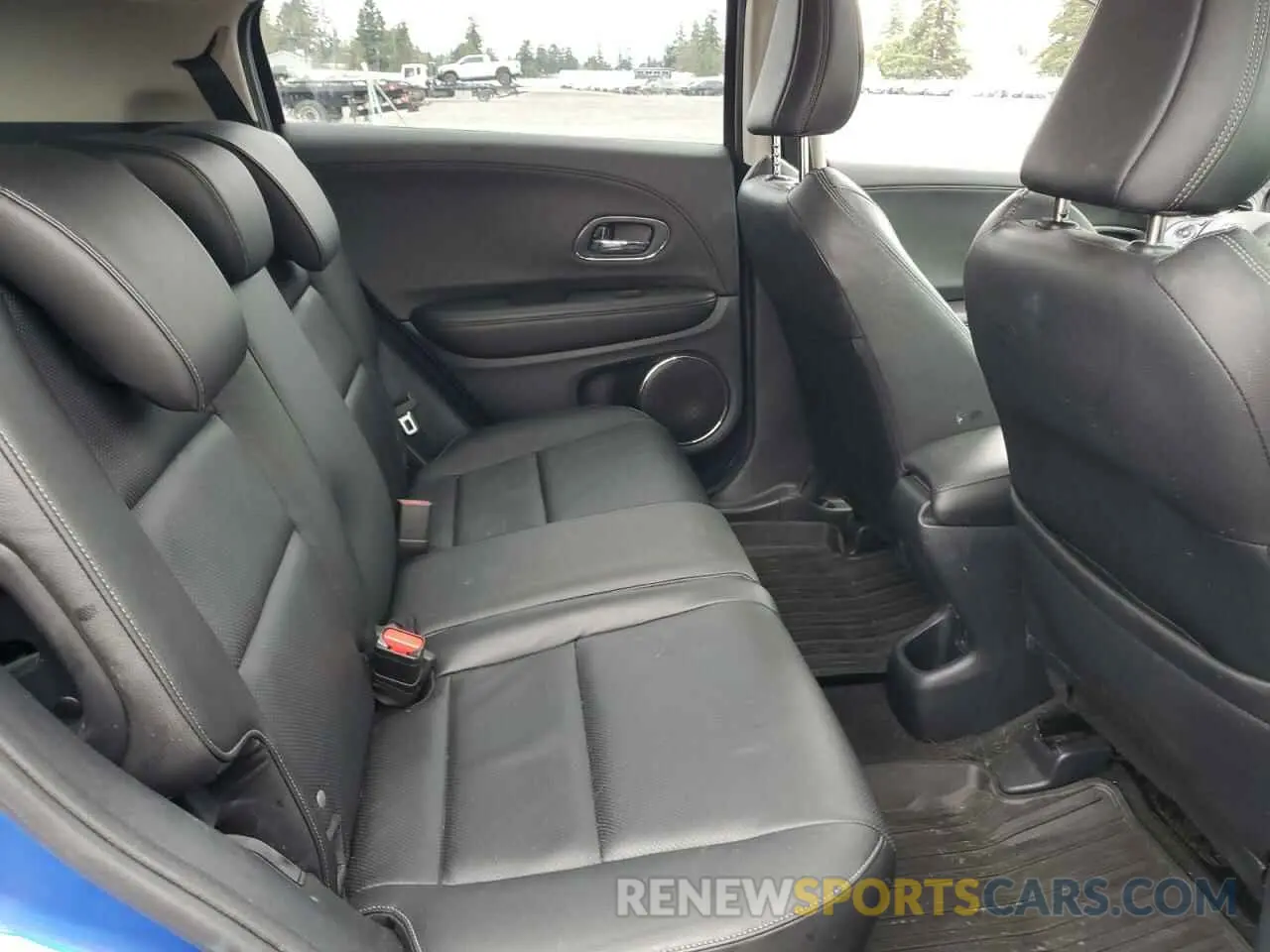 11 Photograph of a damaged car 3CZRU6H75NM713006 HONDA HR-V 2022