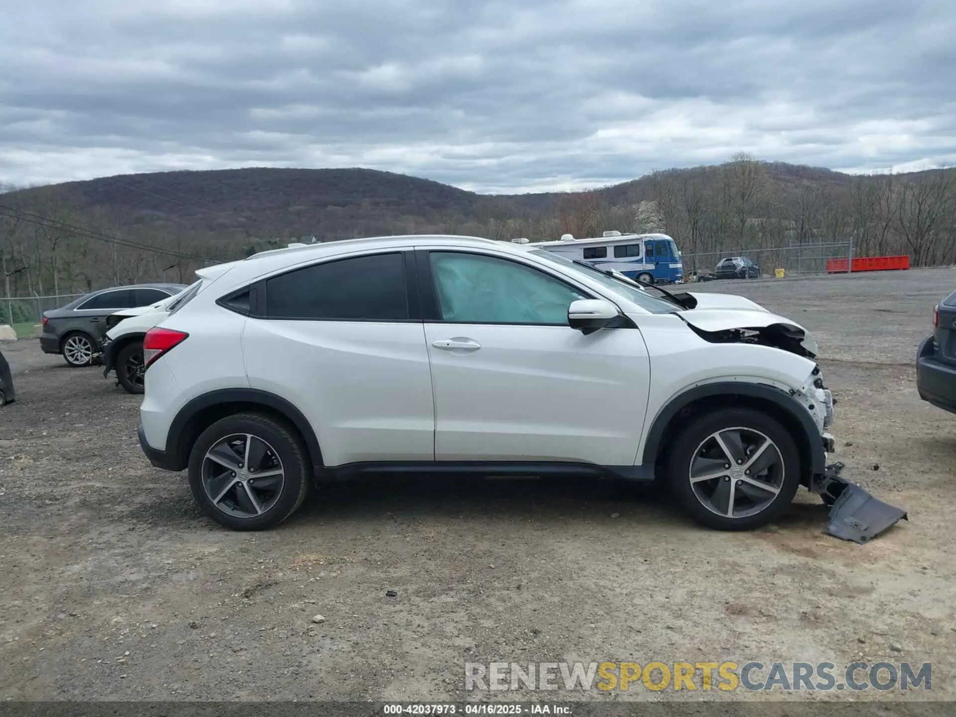 13 Photograph of a damaged car 3CZRU6H77NM739025 HONDA HR-V 2022