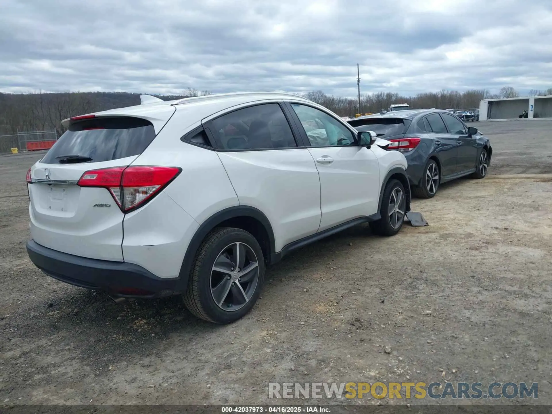 4 Photograph of a damaged car 3CZRU6H77NM739025 HONDA HR-V 2022