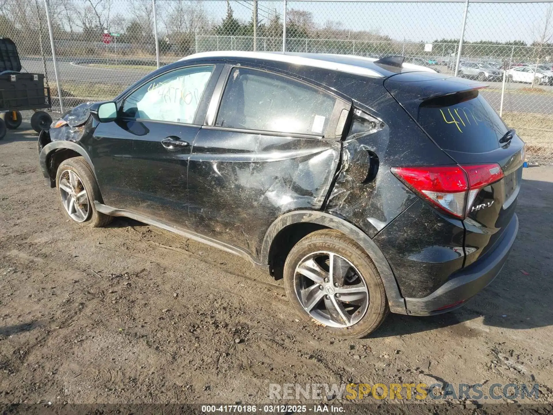 3 Photograph of a damaged car 3CZRU6H78NM700055 HONDA HR-V 2022