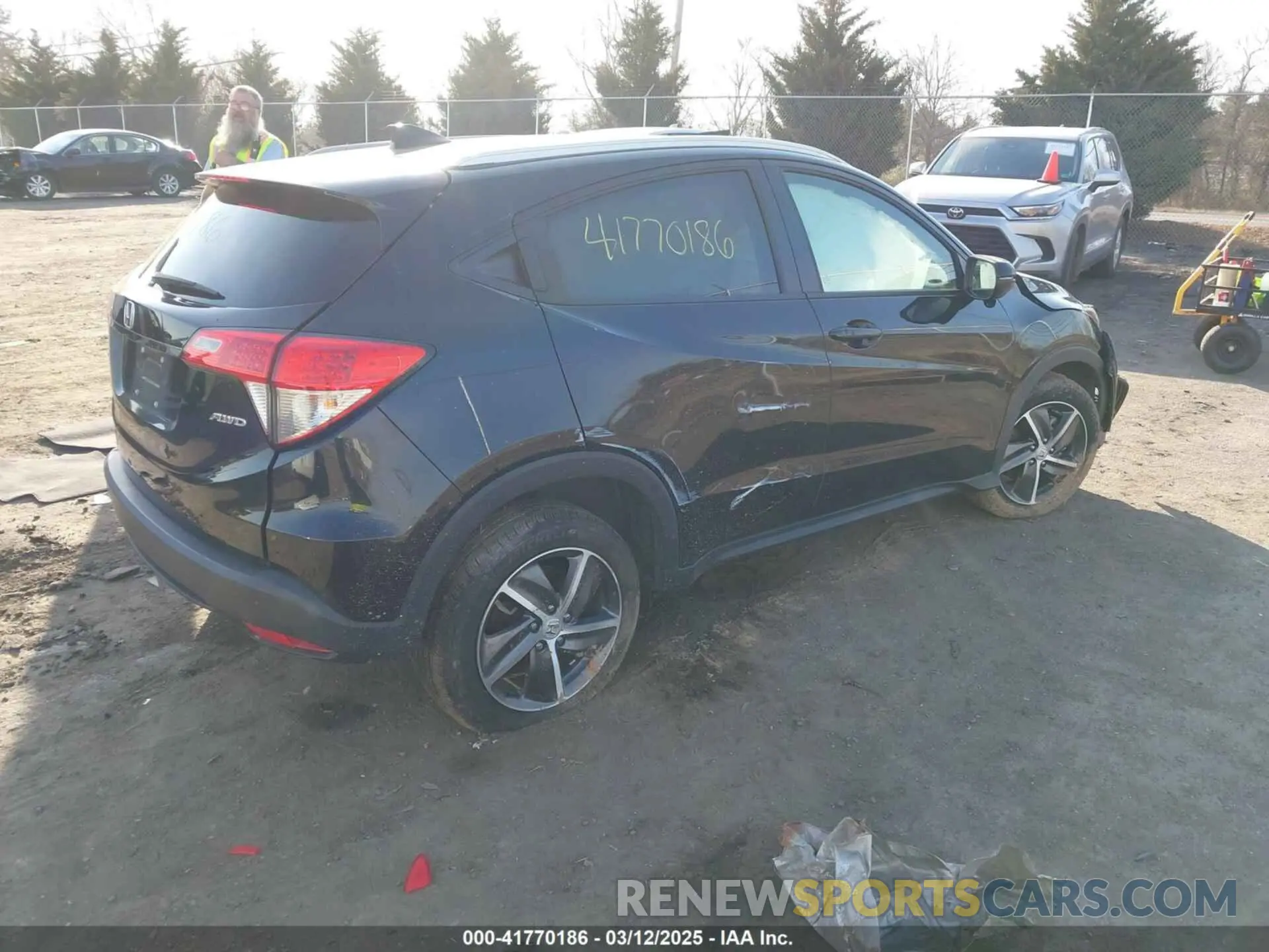 4 Photograph of a damaged car 3CZRU6H78NM700055 HONDA HR-V 2022
