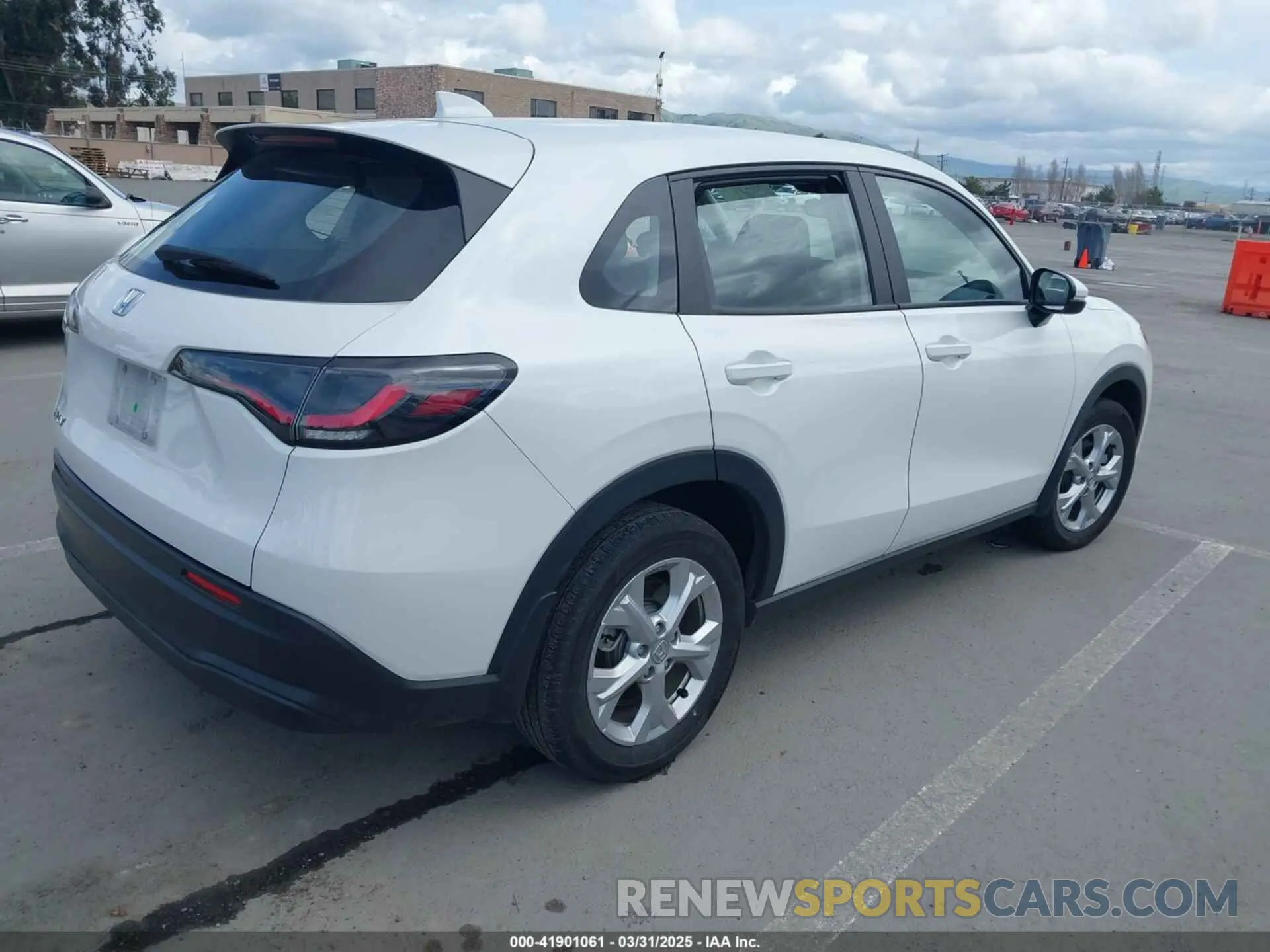4 Photograph of a damaged car 3CZRZ1H30PM737458 HONDA HR-V 2023