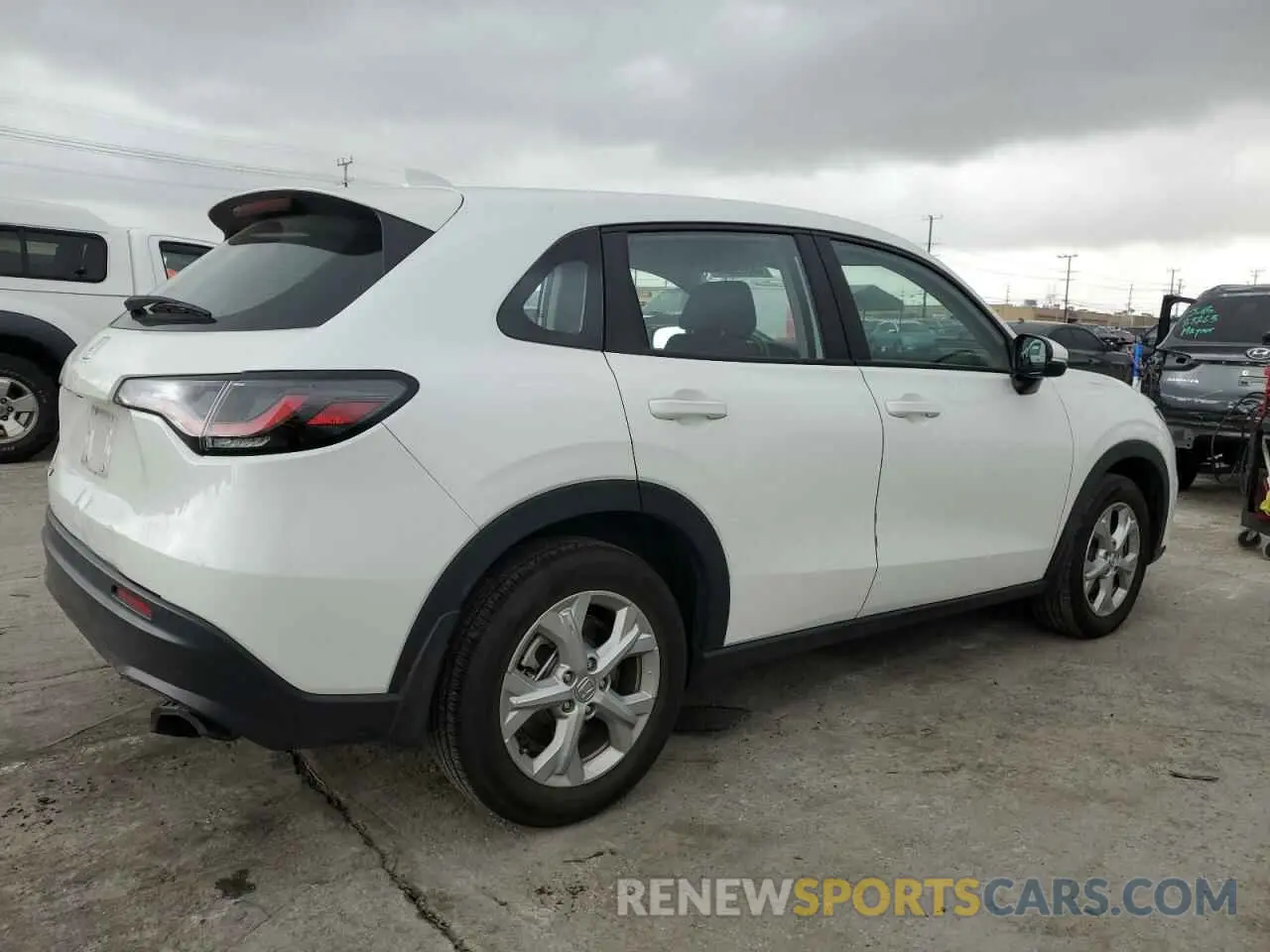 3 Photograph of a damaged car 3CZRZ1H30PM737766 HONDA HR-V 2023