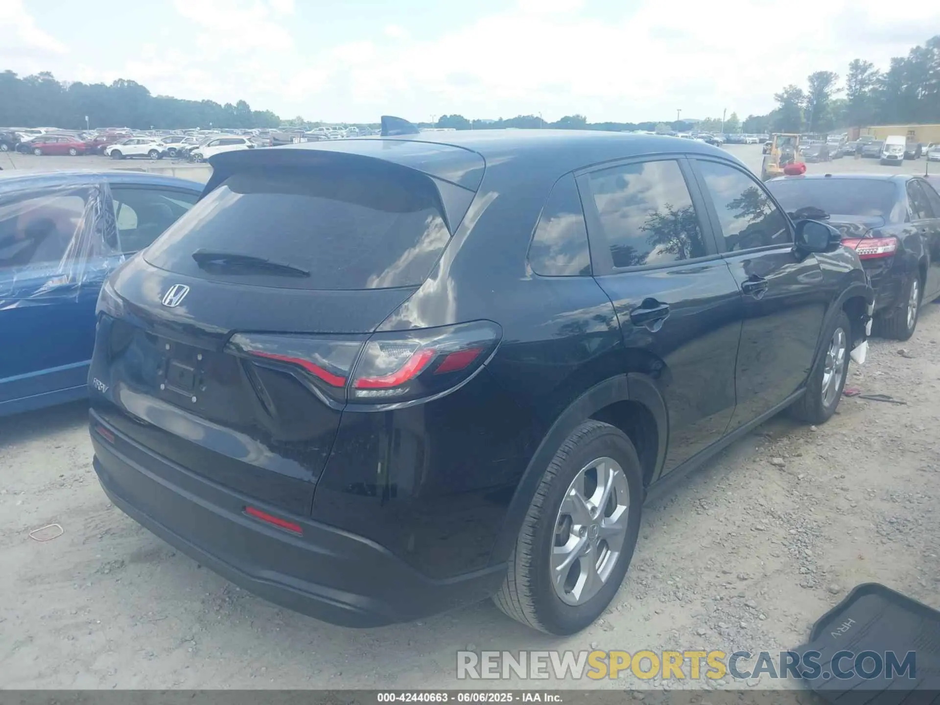 4 Photograph of a damaged car 3CZRZ1H30PM742885 HONDA HR-V 2023