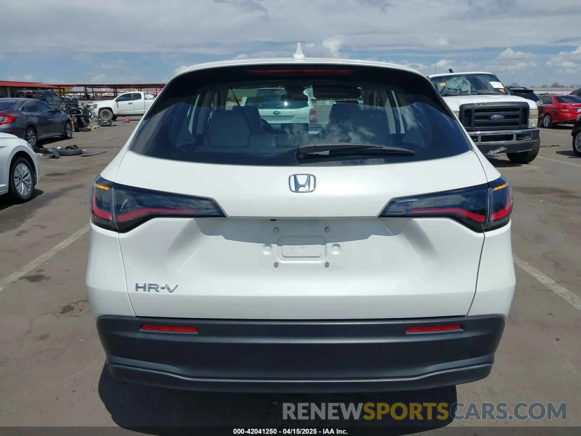 16 Photograph of a damaged car 3CZRZ1H31PM706638 HONDA HR-V 2023